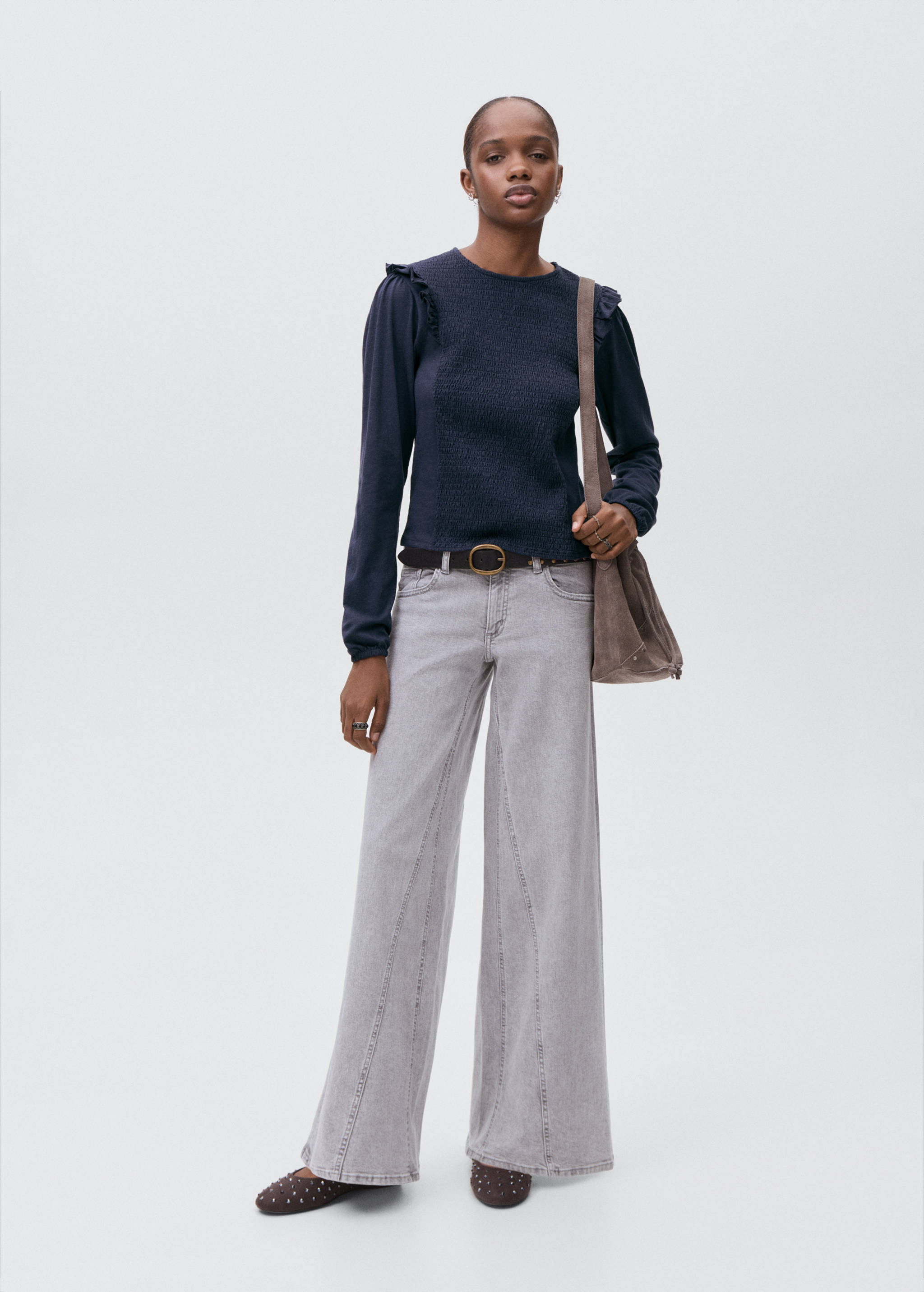 T-skjorte med rysjer og volanger - Total bildeutsnitt