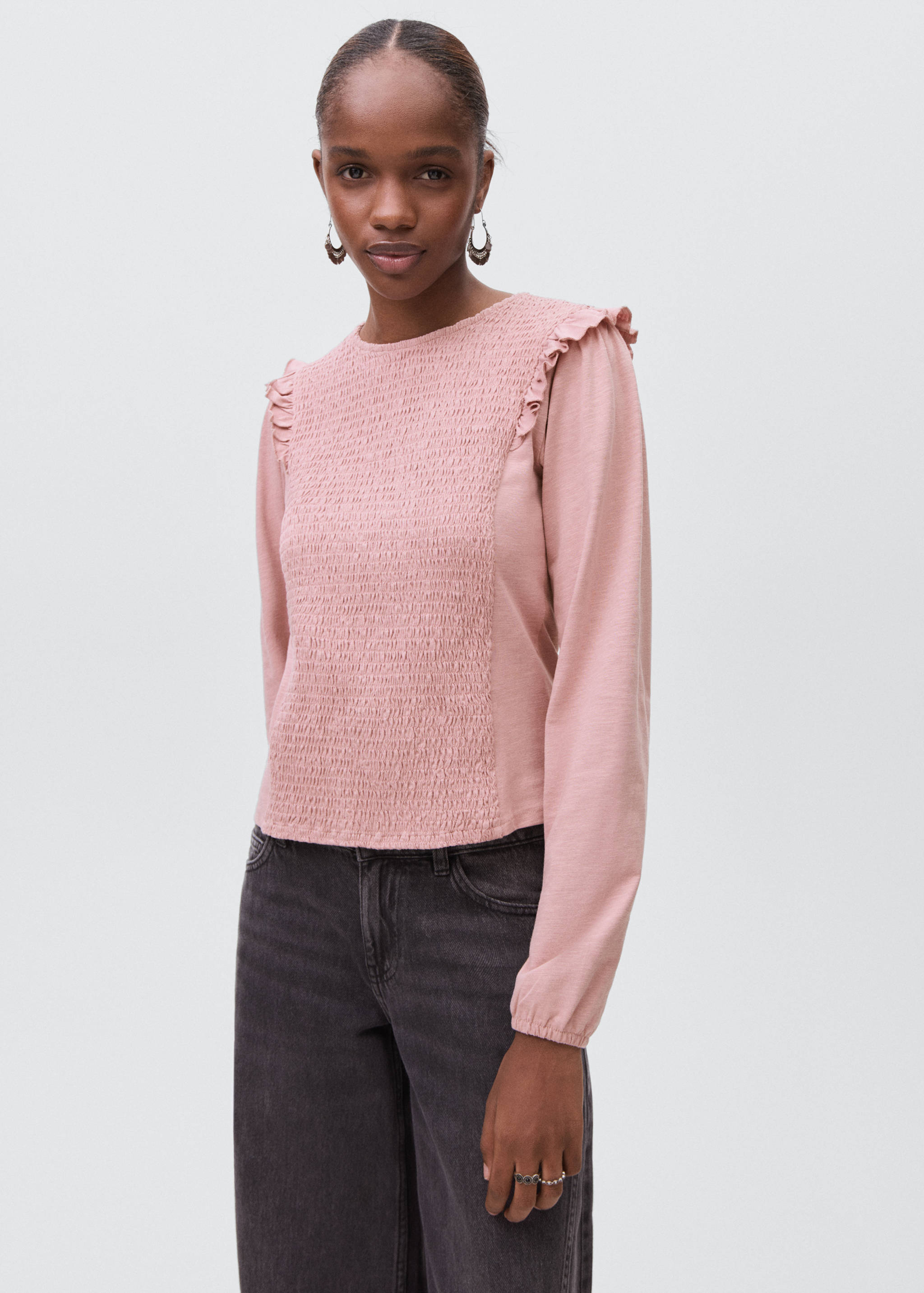 Koszulka marszczona z falbankami - Plan średni