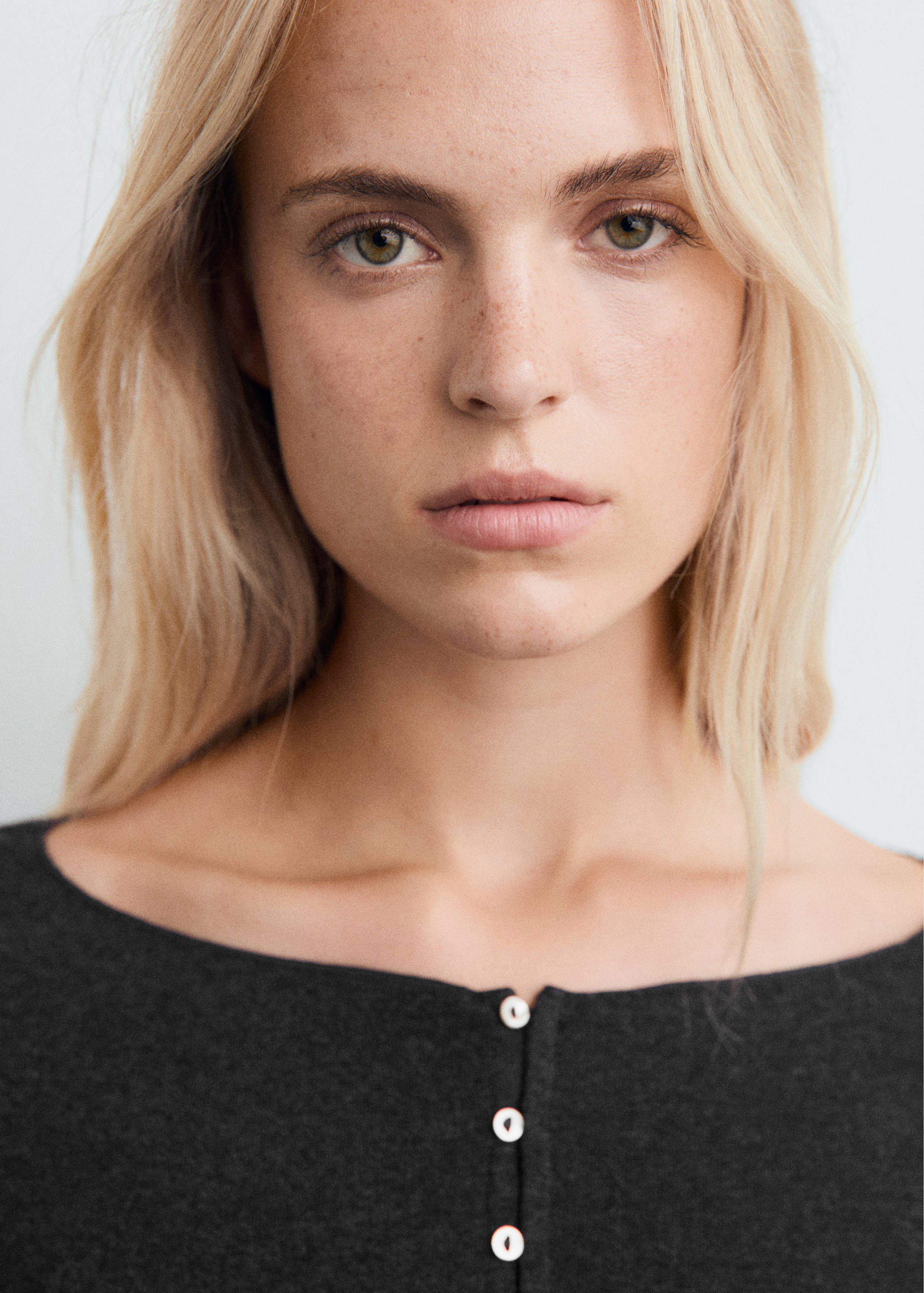 Boat neck cardigan with buttons - Details of the article 1