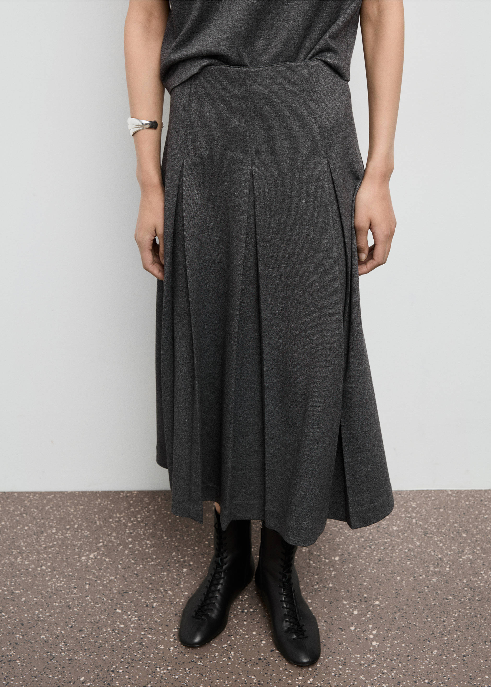 Pleated A-line skirt - Medium plane, Grey. Ref: 17085817-00.