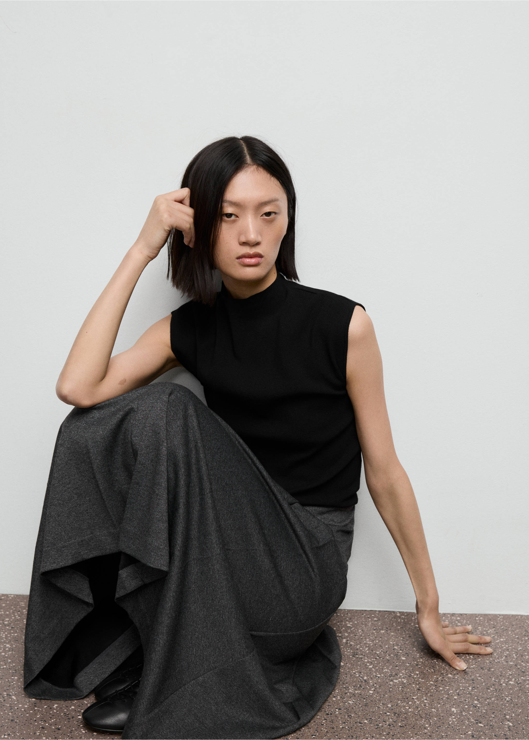 Pleated A-line skirt - Details of the article 1, Grey. Ref: 17085817-00.