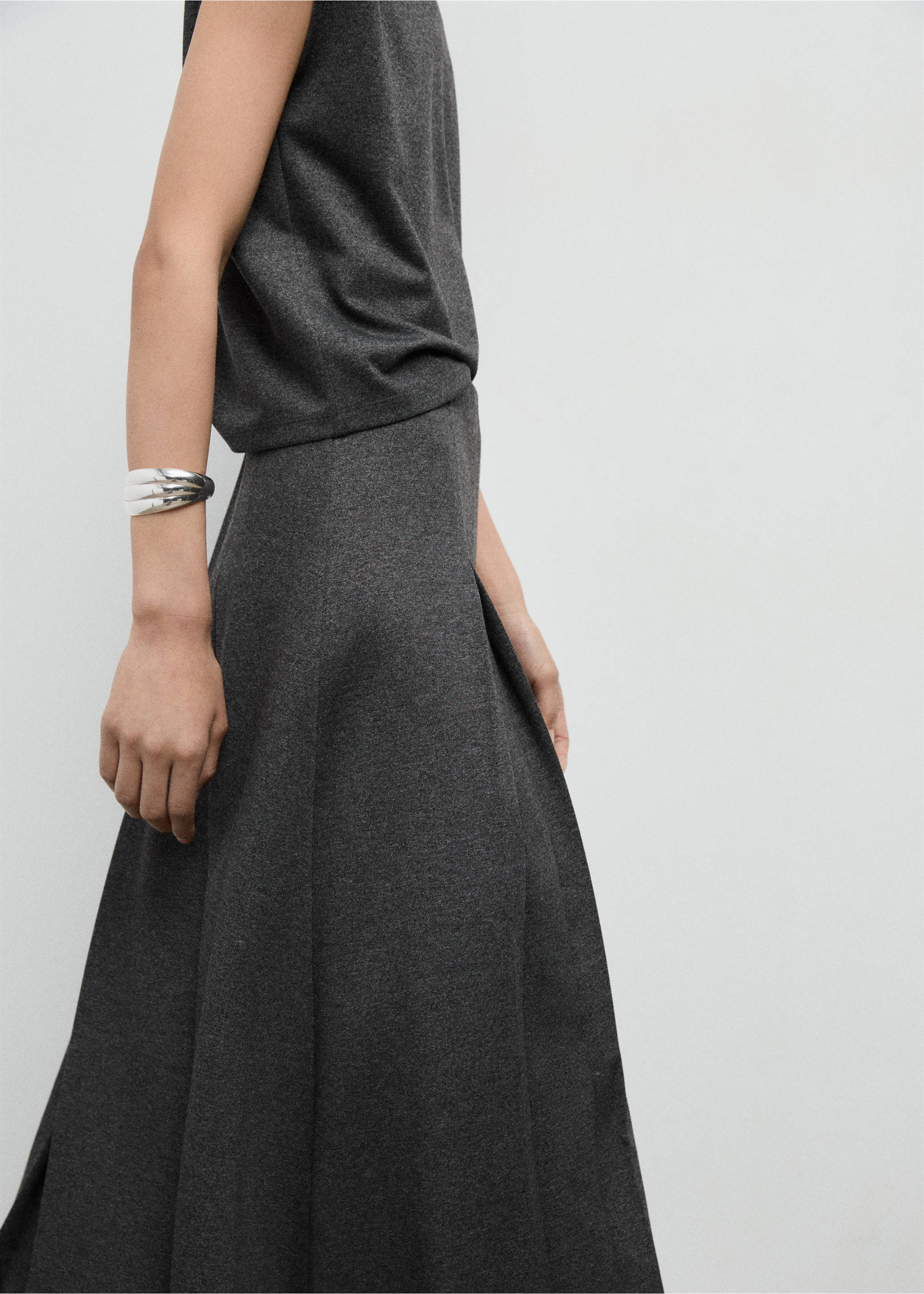Pleated A-line skirt - Details of the article 3, Grey. Ref: 17085817-00.
