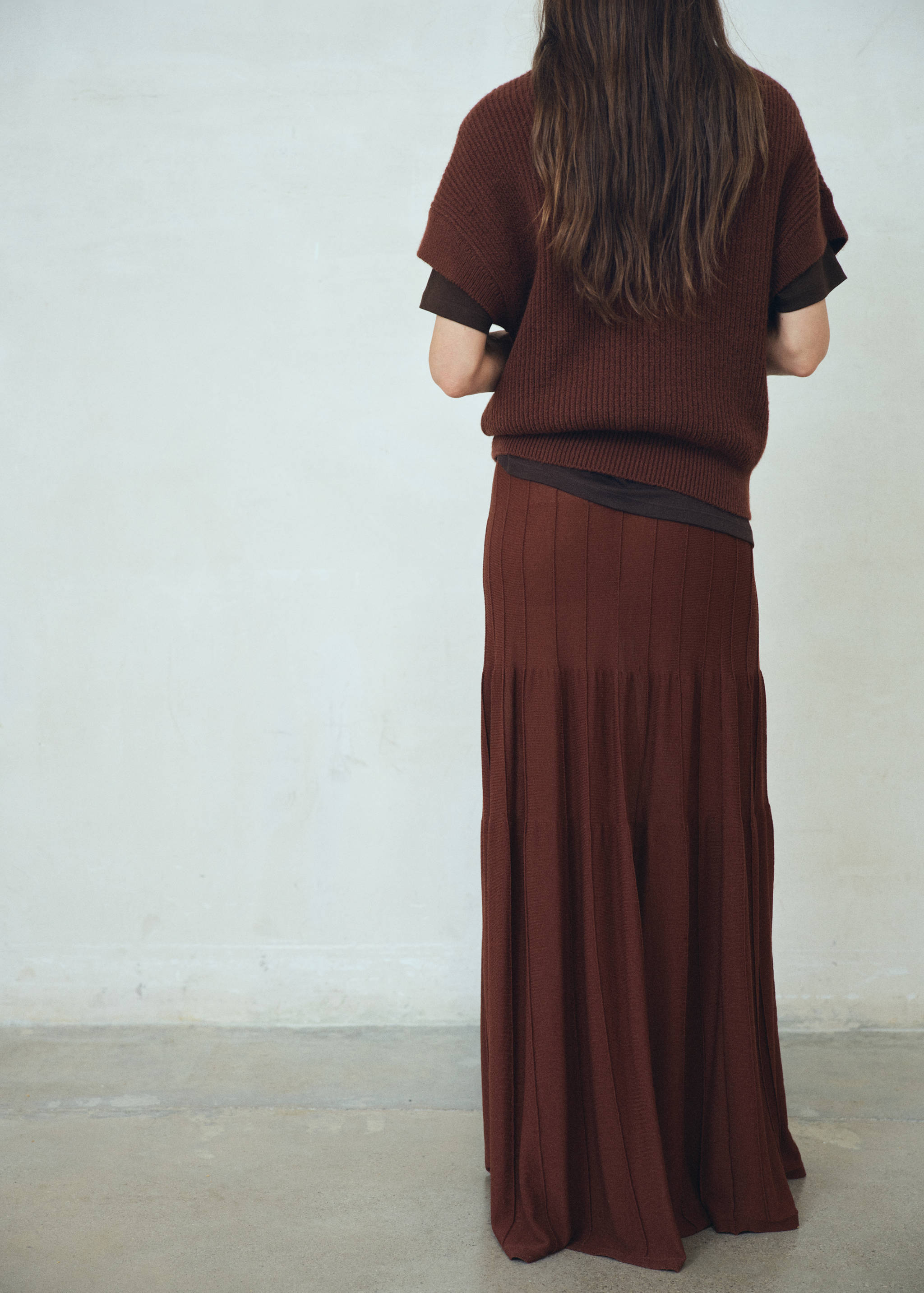 Knitted long skirt with seam detail - Reverse of the article