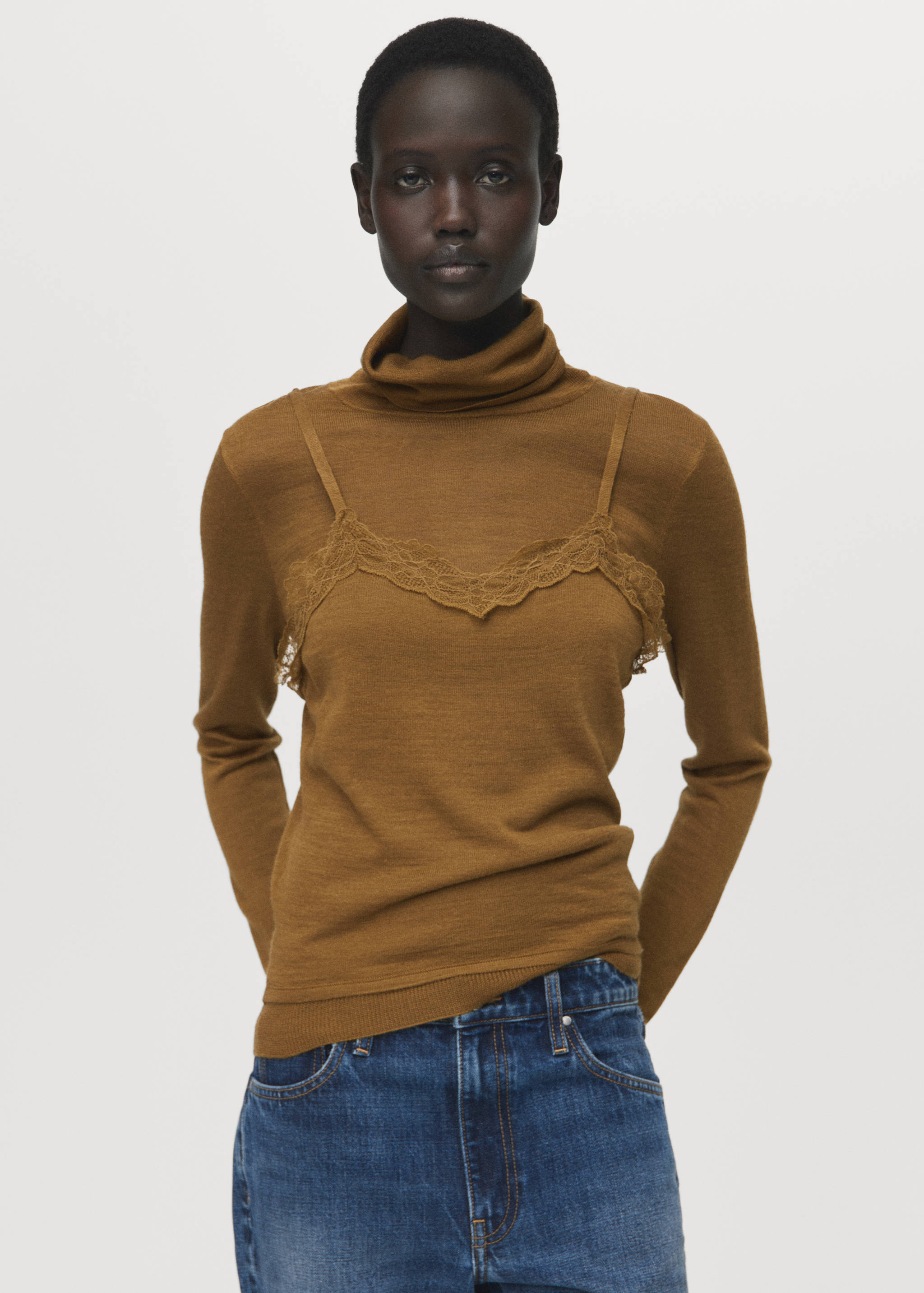 Top din amestec de lână cu dantelă - Plan mediu