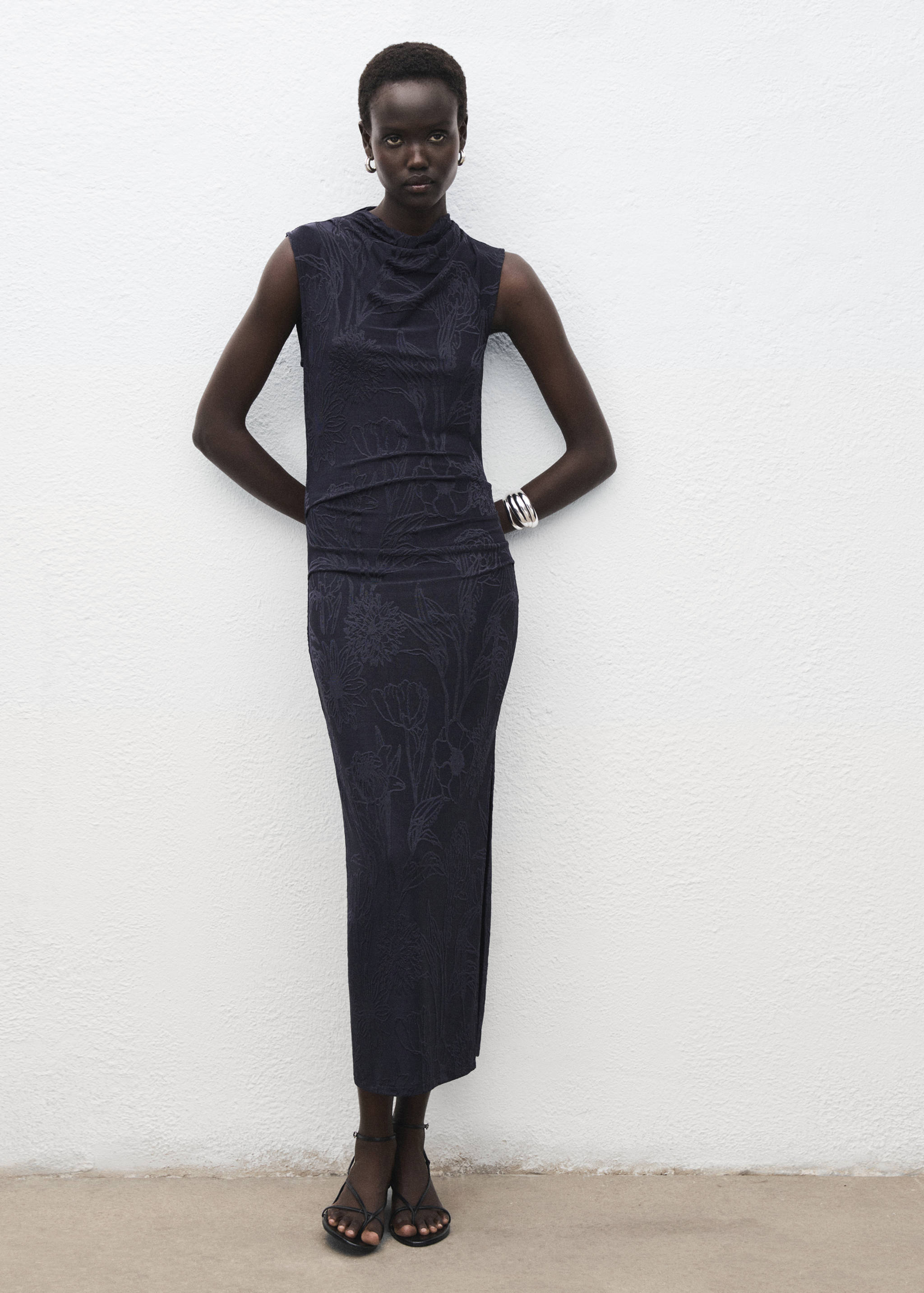 Embroidered dress with draped collar - General plane