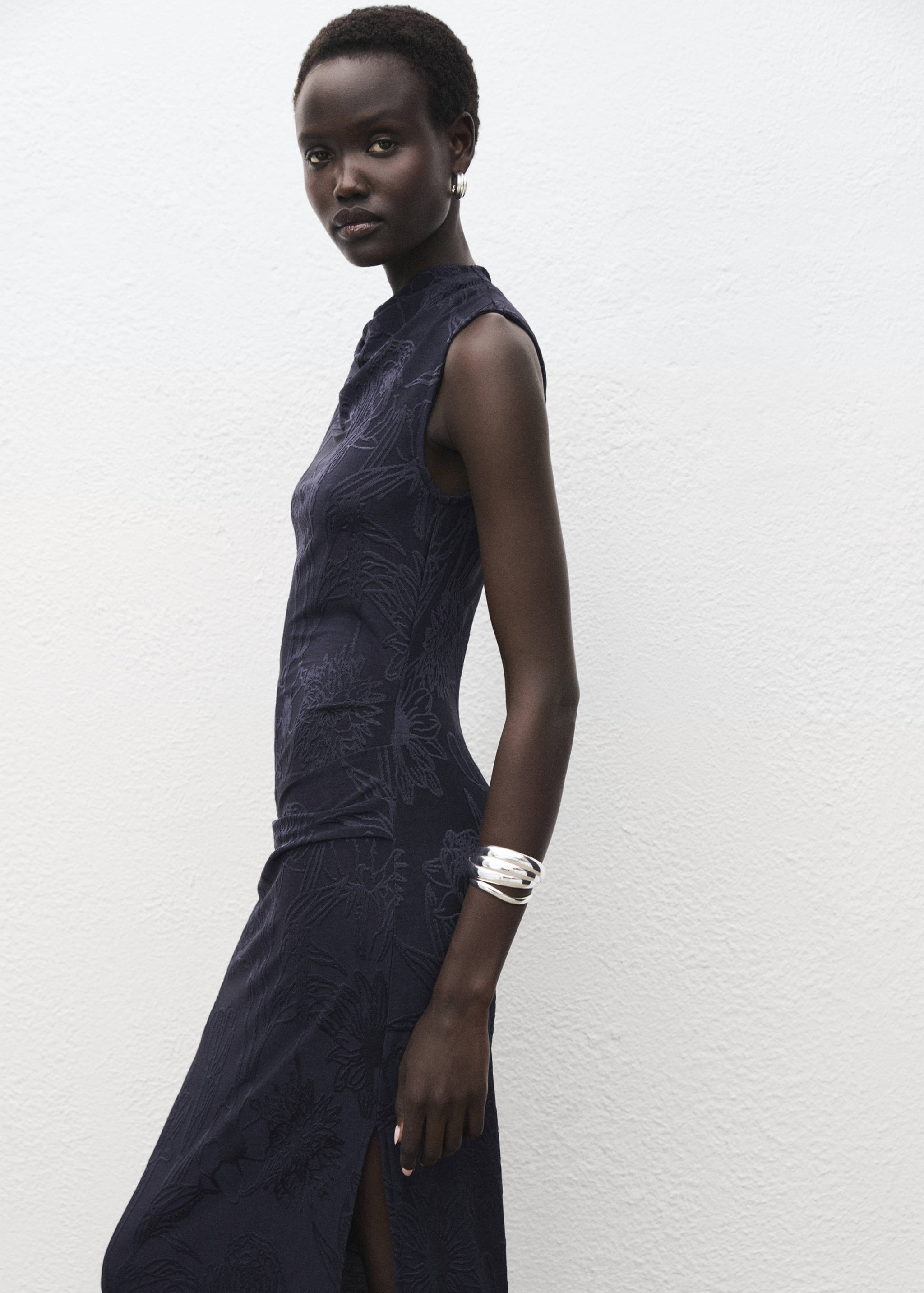 Embroidered dress with draped collar - Medium plane