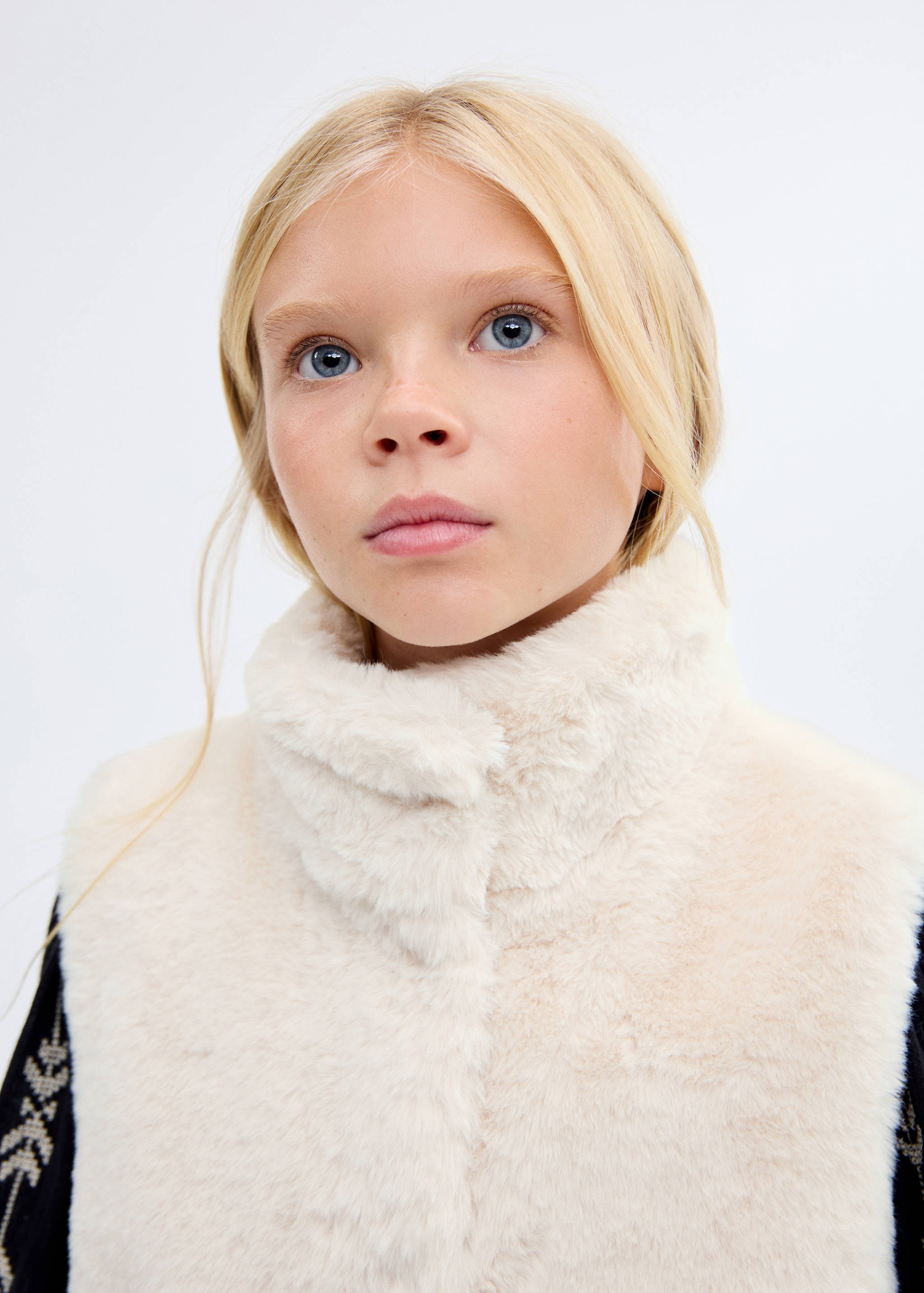 Fur-effect cape gilet - Details of the article 1