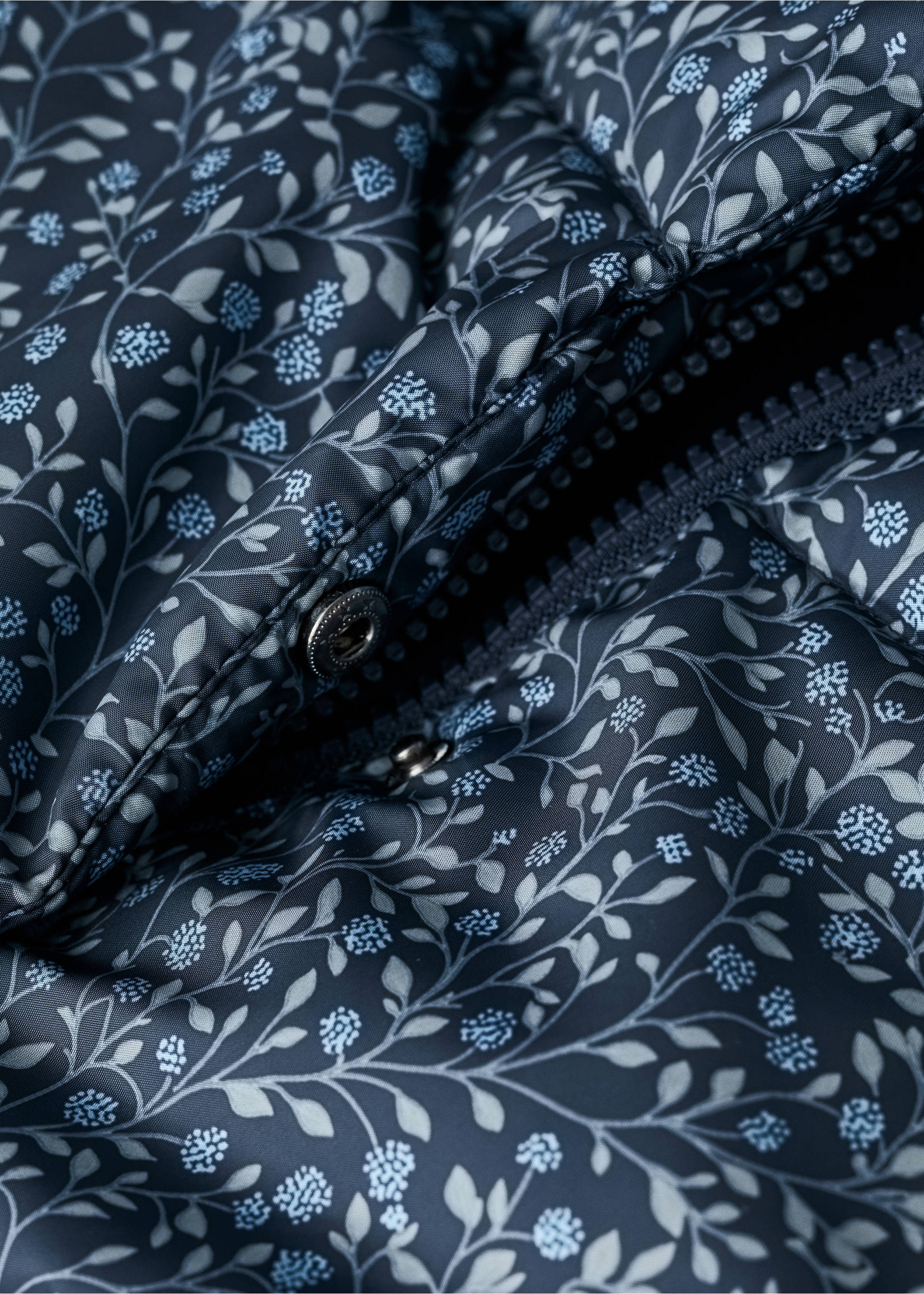 Long padded floral anorak - Details of the article 8, Navy. Ref: 17085974-00.