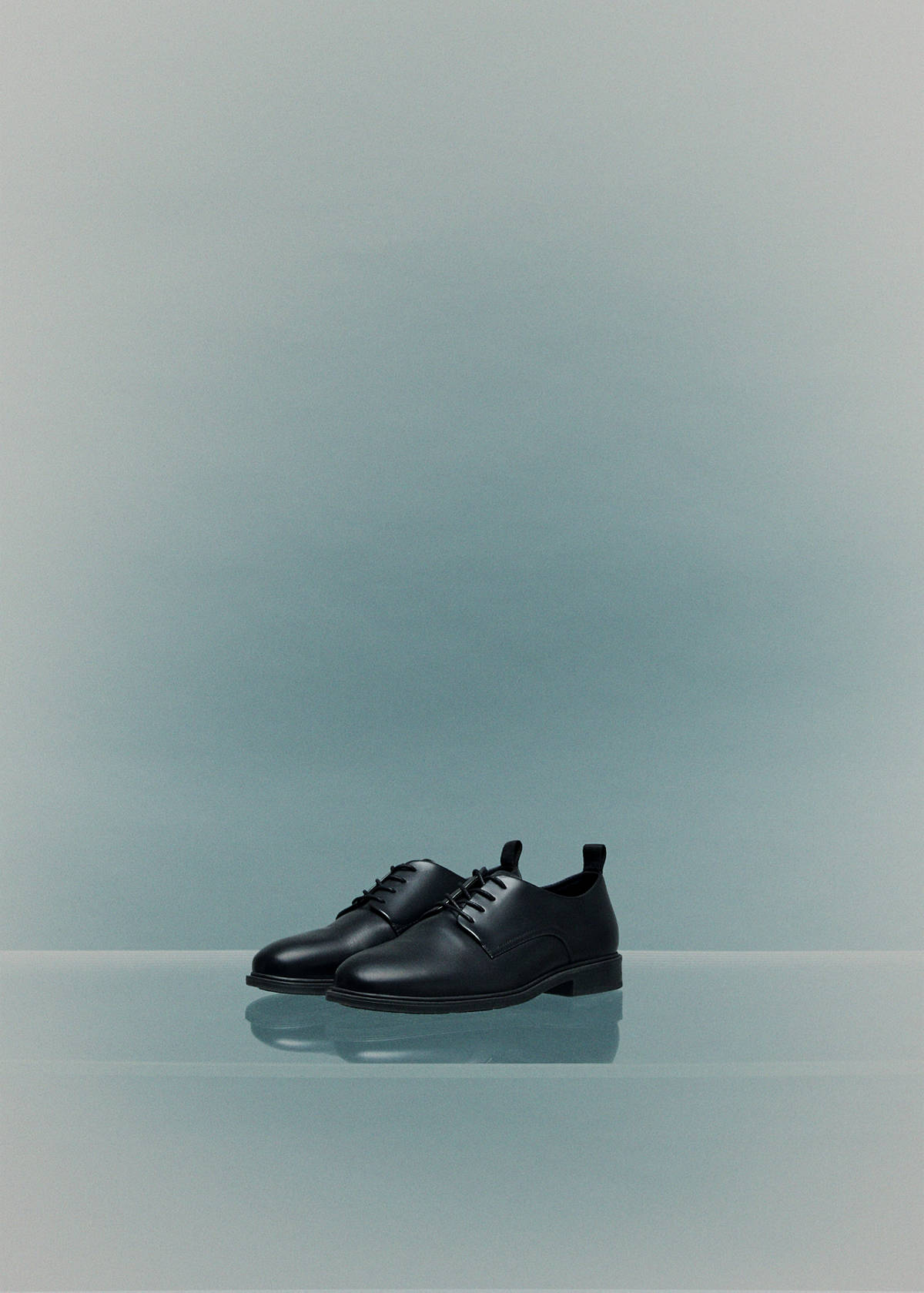Oxford style leather shoe — Black