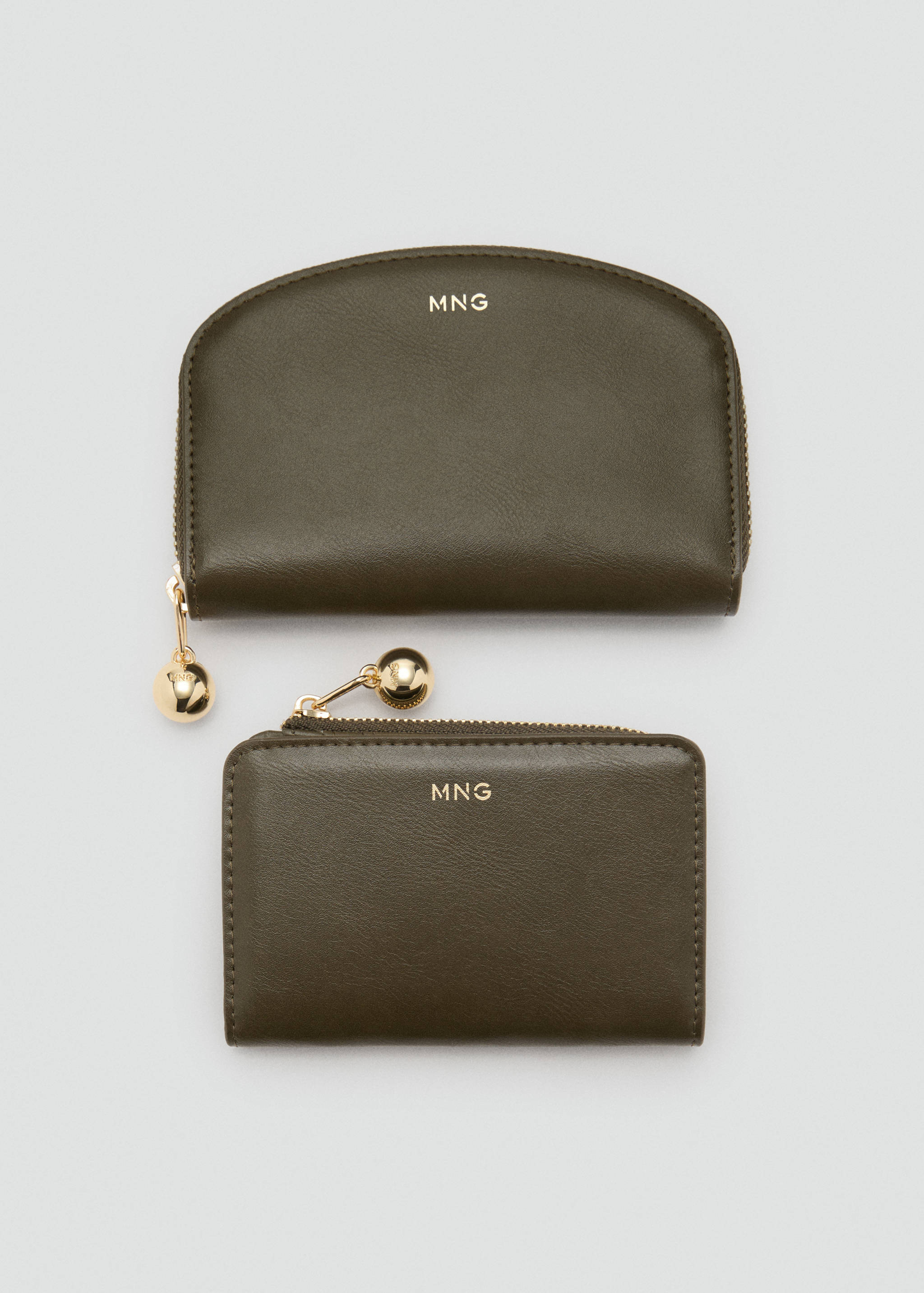 Medium wallet with mini-bead embellishment - Details of the article 2