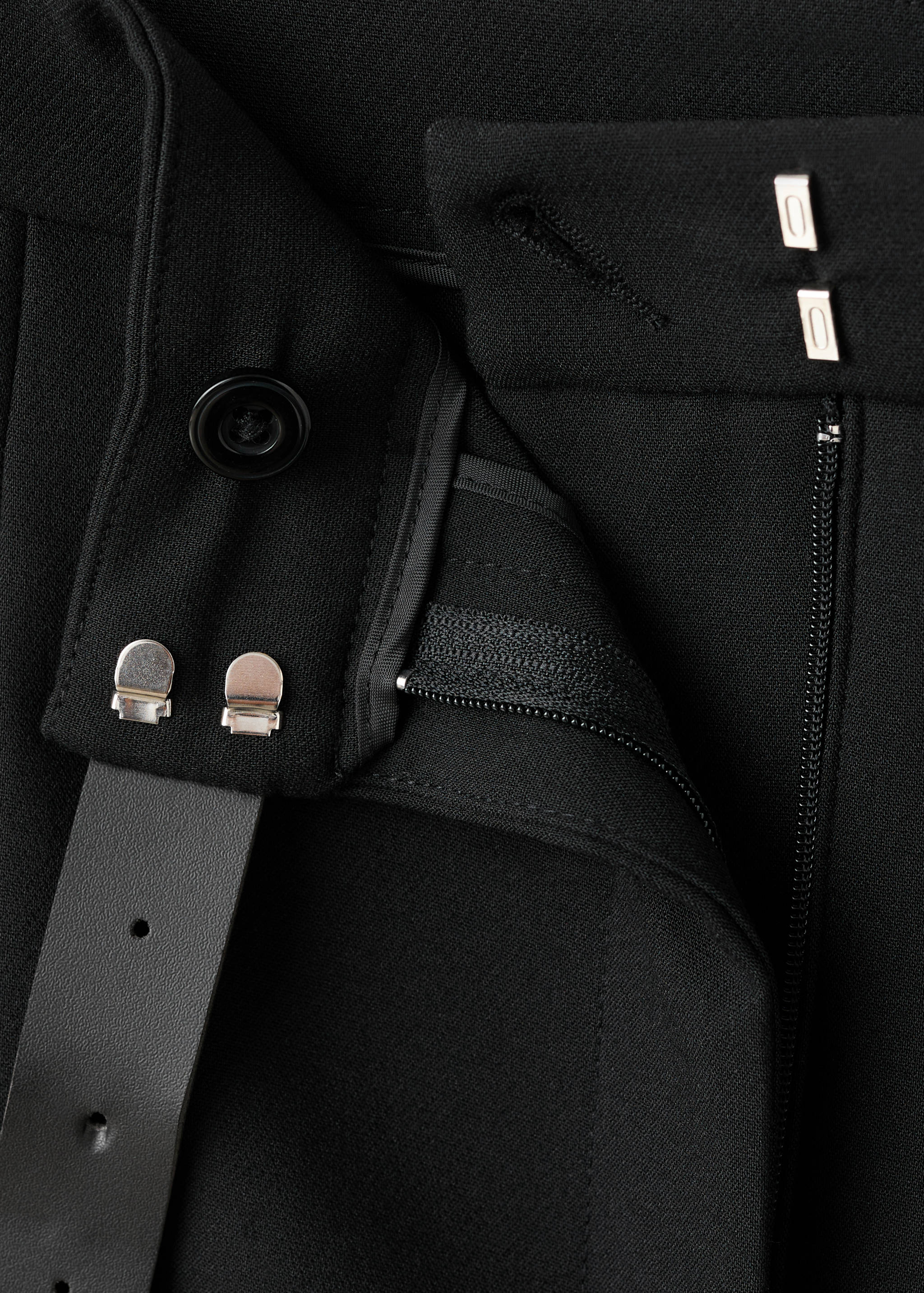 Byxor med kombinerat skärp - Detaljer om artikeln 8