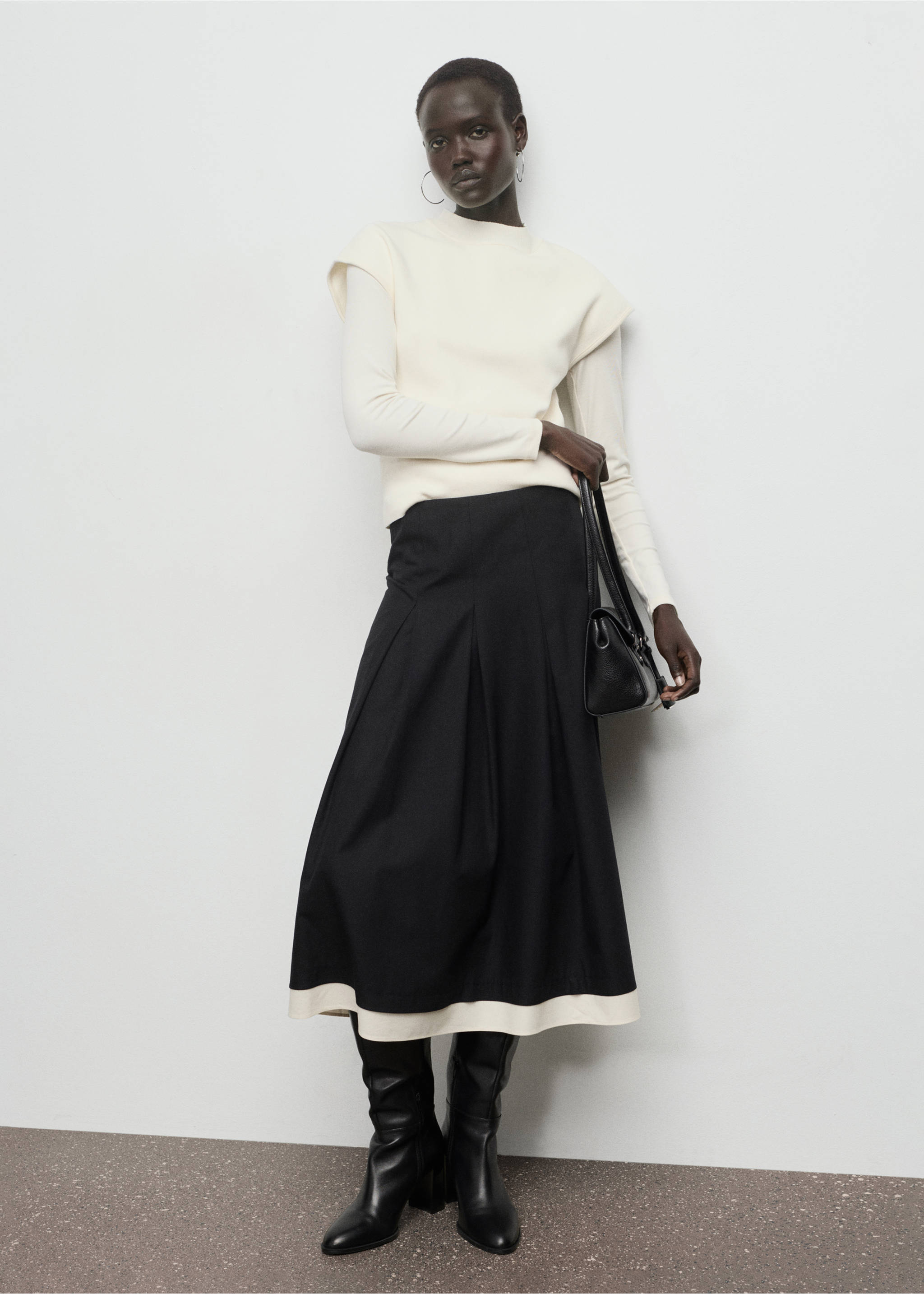 Combined pleated skirt - General plane, Black. Ref: 17086001-00.