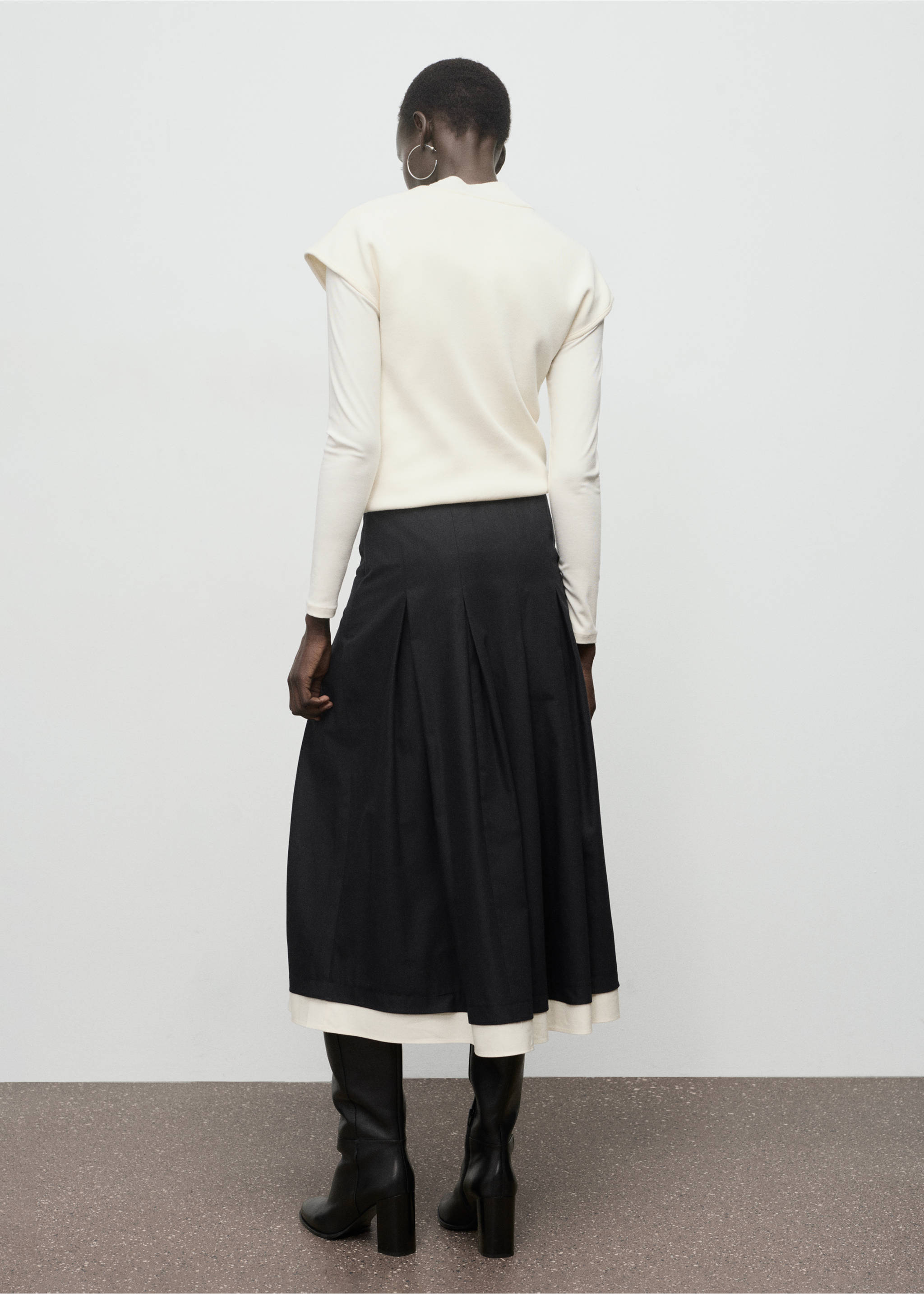 Combined pleated skirt - Reverse of the article, Black. Ref: 17086001-00.