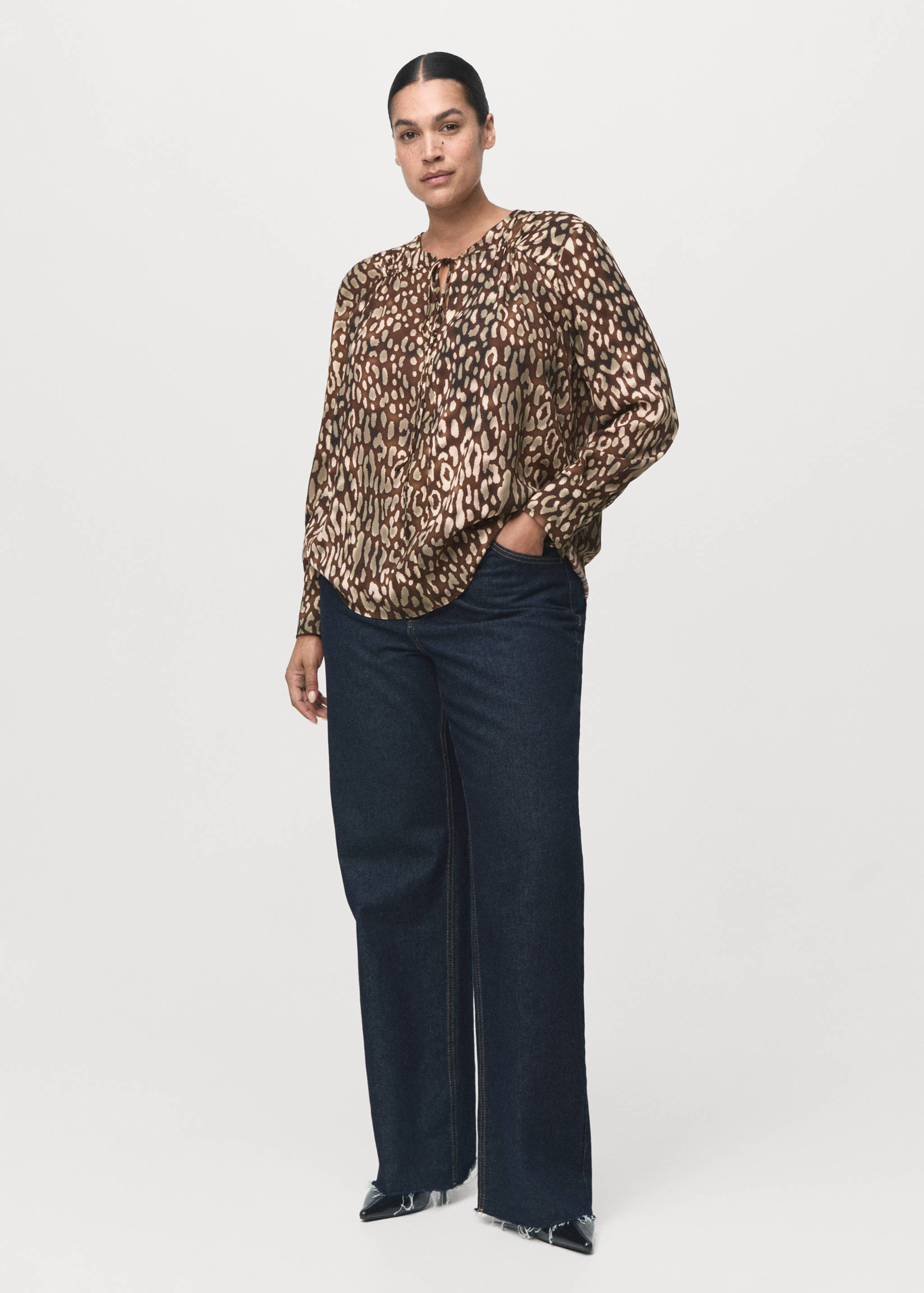 Satin leopard-print blouse with bow - Details of the article 3