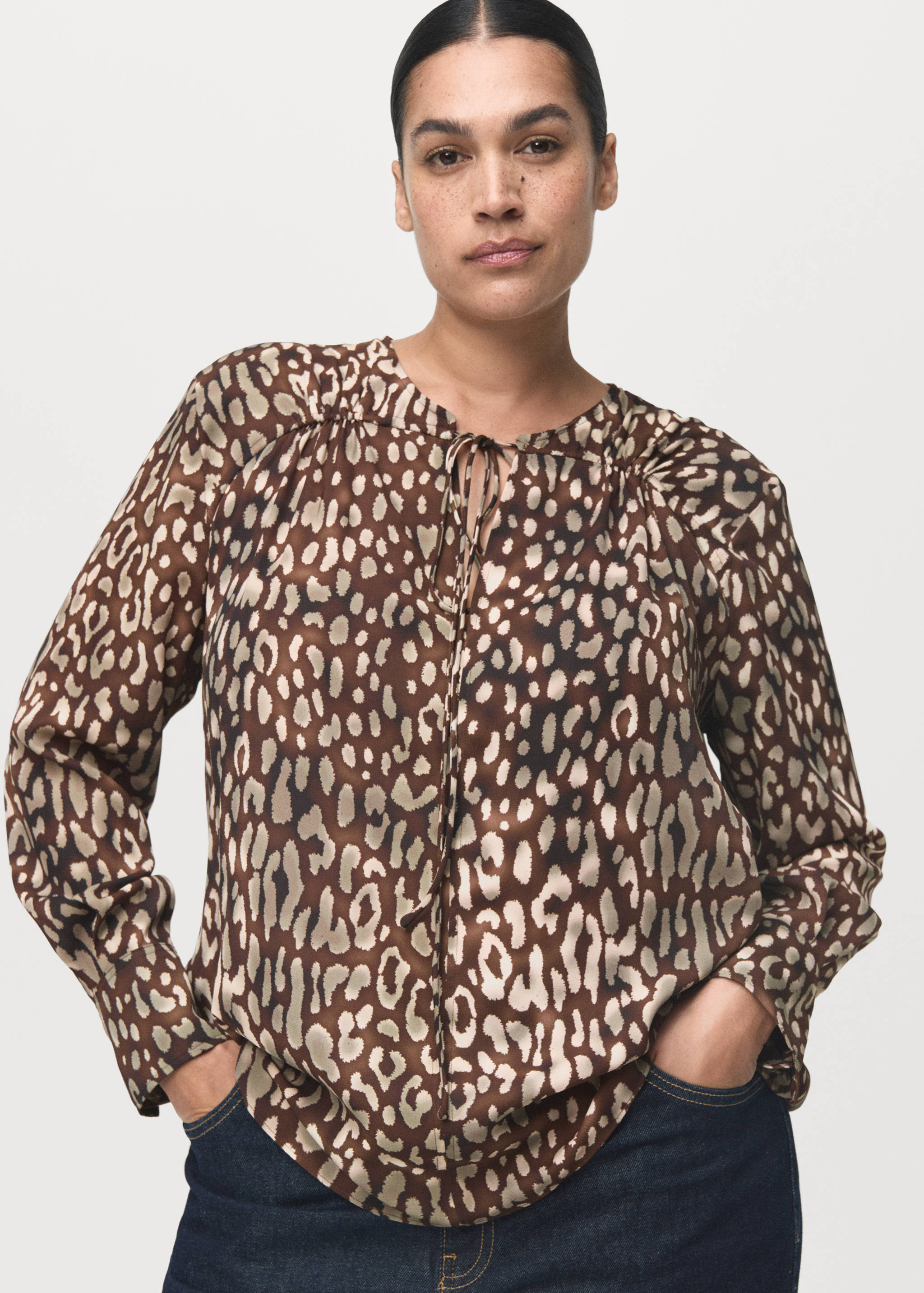 Satin leopard-print blouse with bow - Details of the article 5