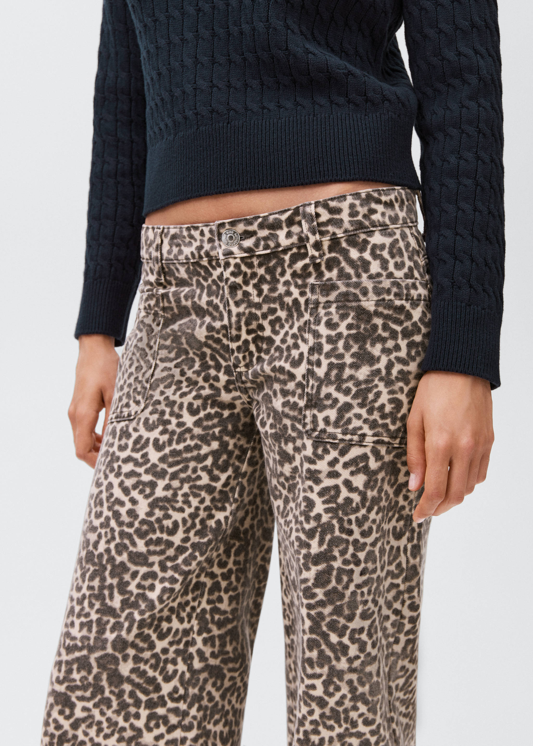 Low-waist animal-print jeans - Details of the article 1