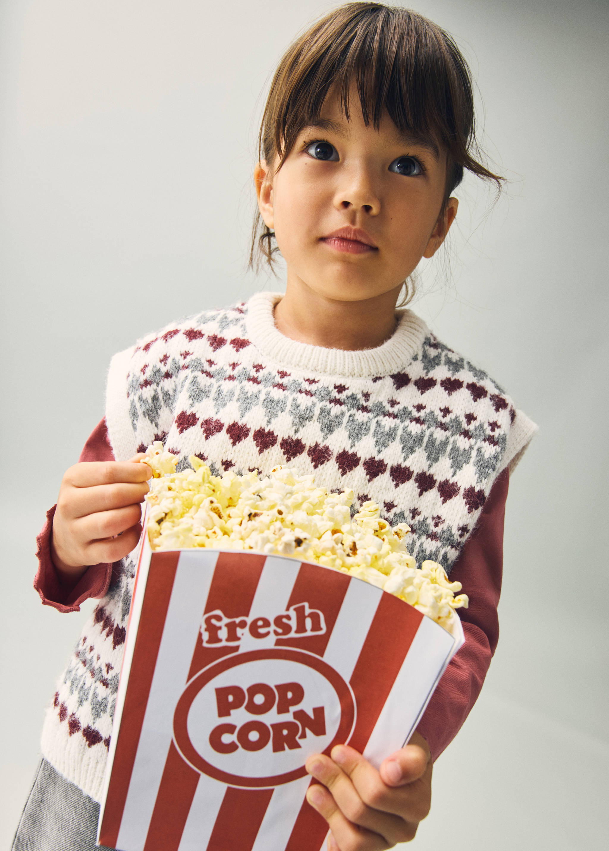 سترة محبوكة بنقشة قلوب - رؤية عامة