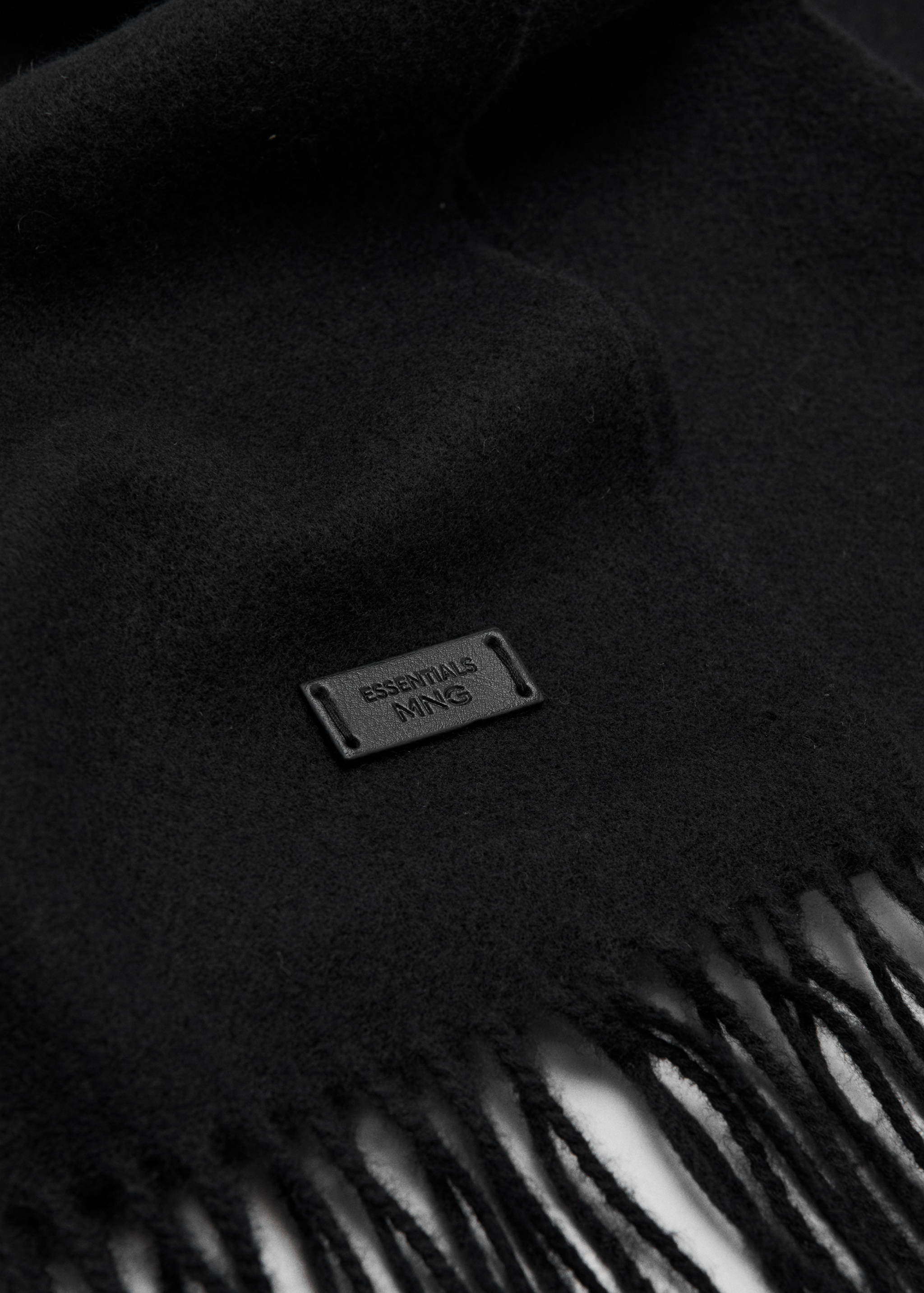 Écharpe unie à franges - Plan moyen