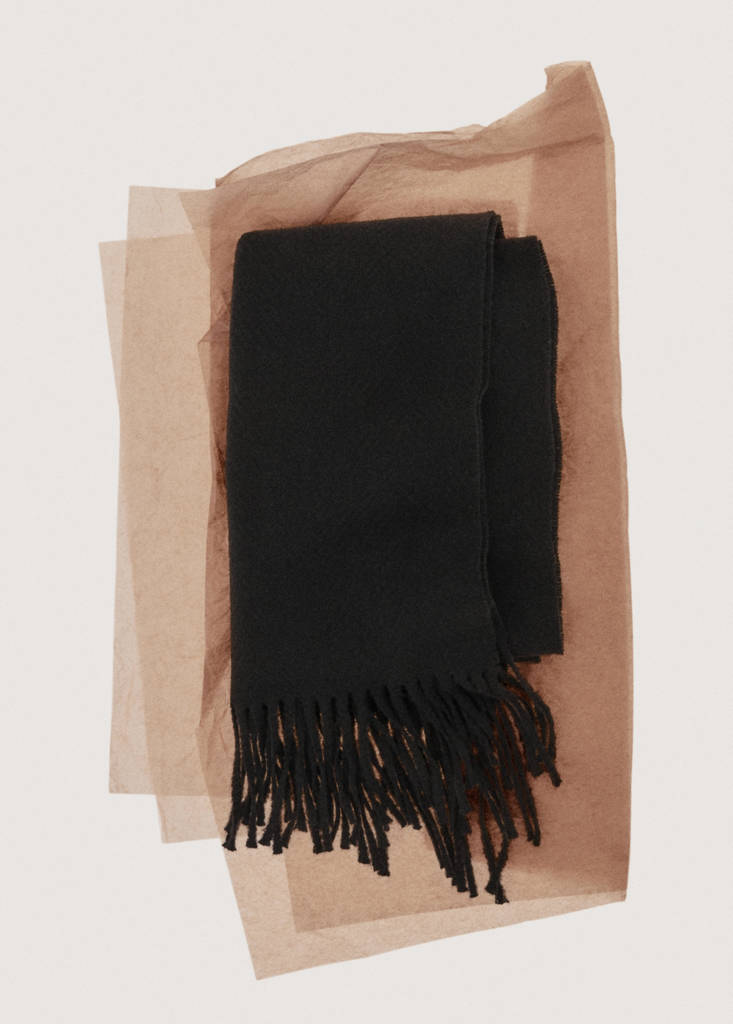 Plain fringed scarf — Black