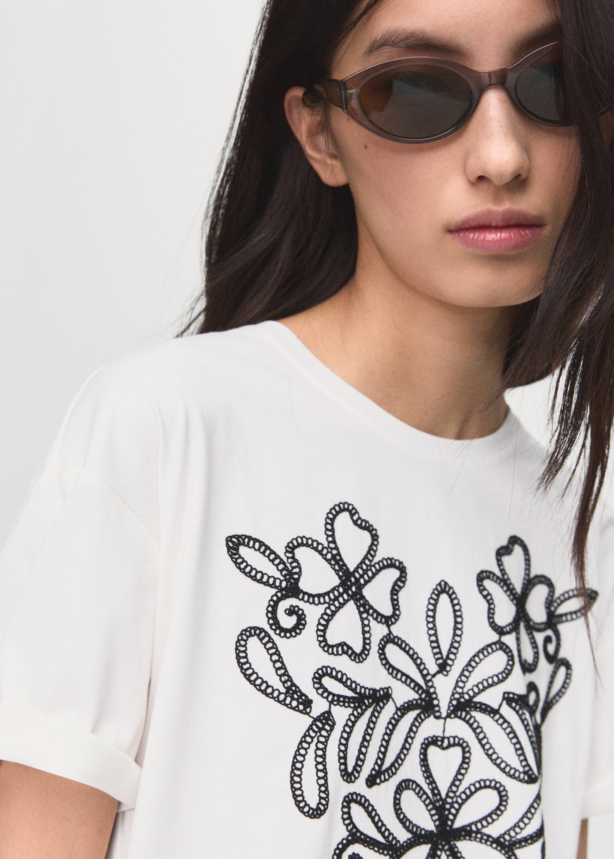 Floral-embroidered cotton t-shirt - Details of the article 1