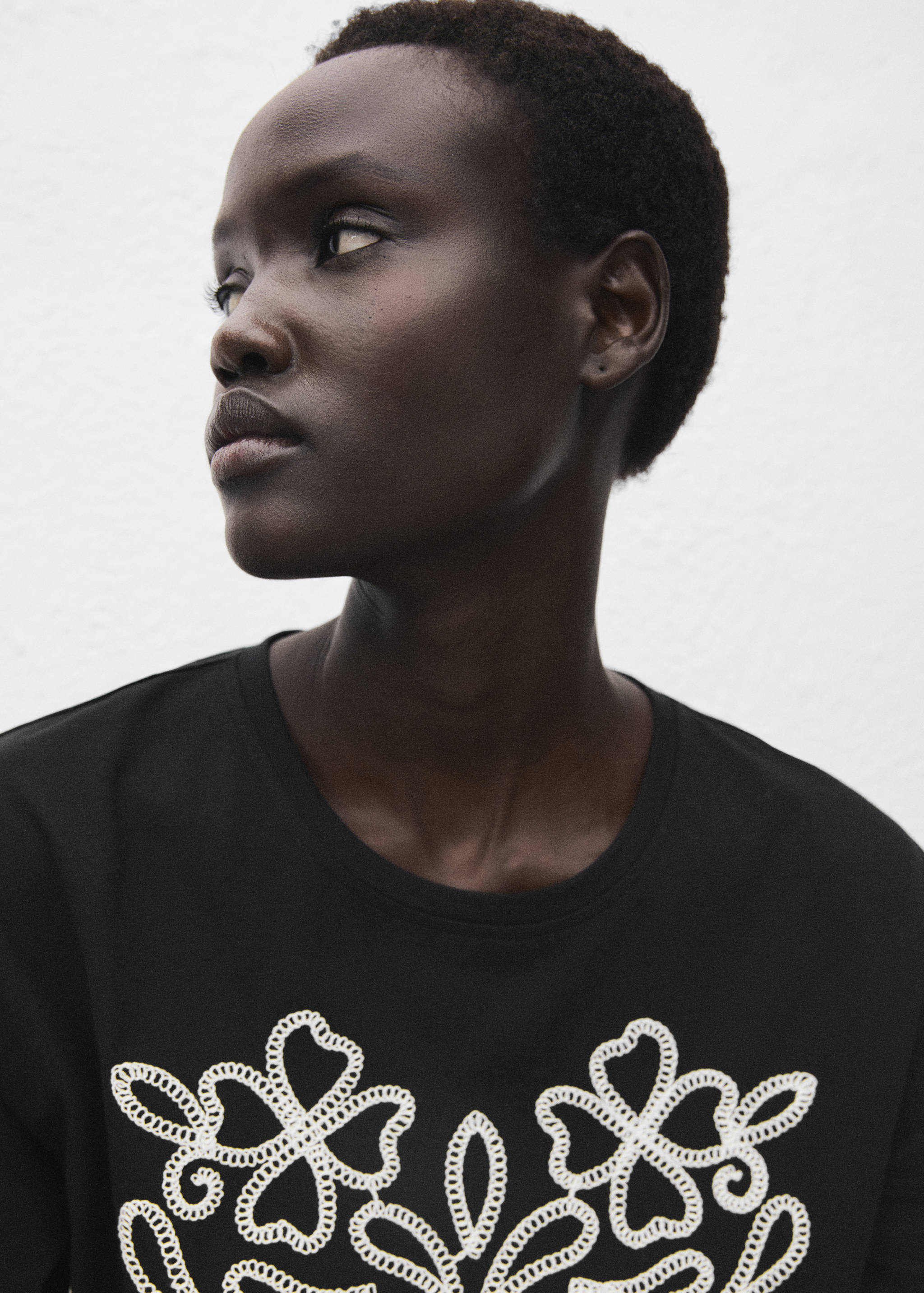 Floral-embroidered cotton t-shirt - Details of the article 1