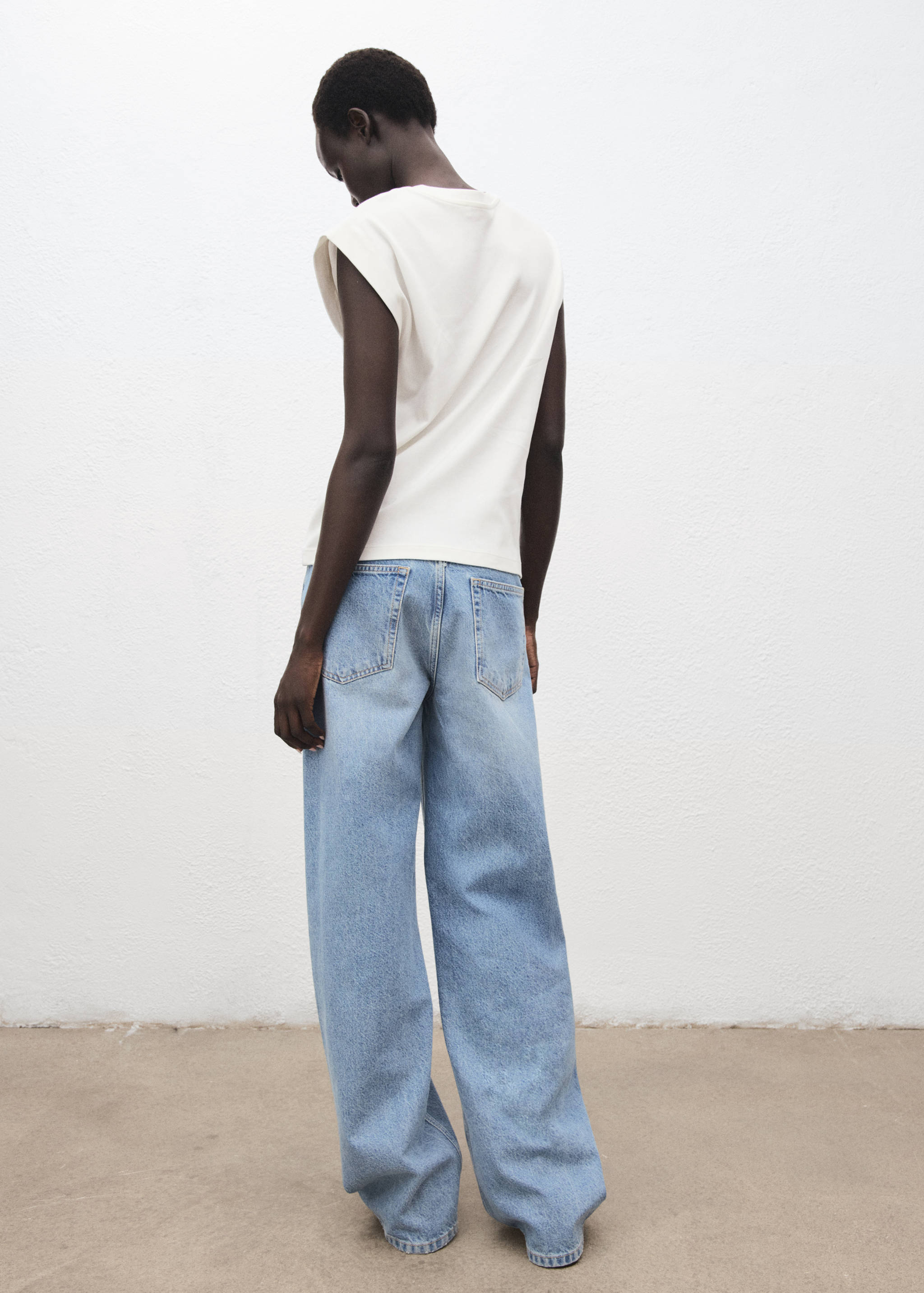 Cotton sleeveless t-shirt - Reverse of the article