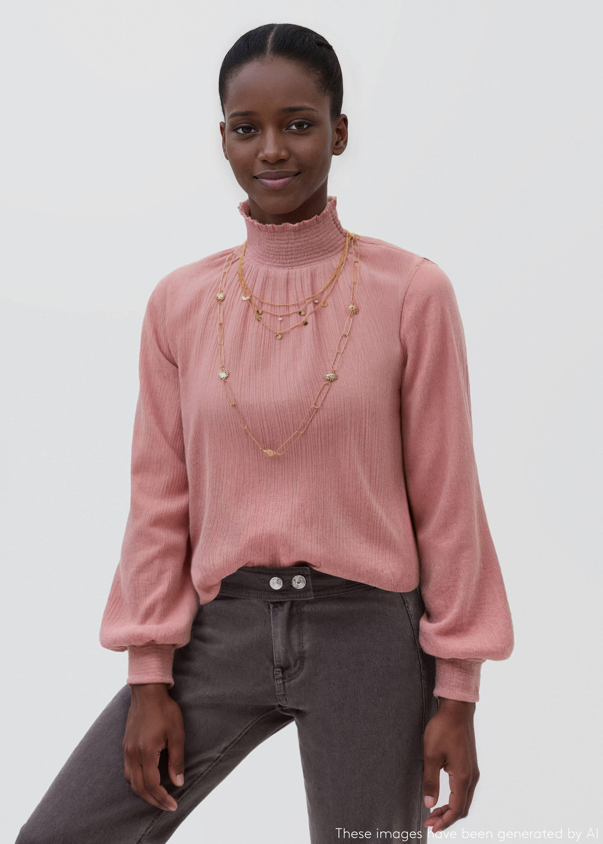 Blusa cuello alto fruncido - Plano medio