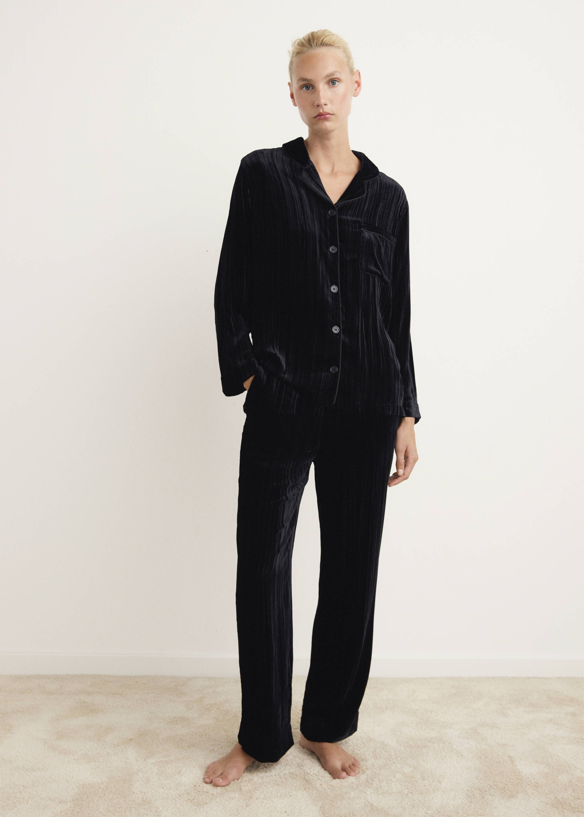 Camisa de veludo sedoso - Plano geral