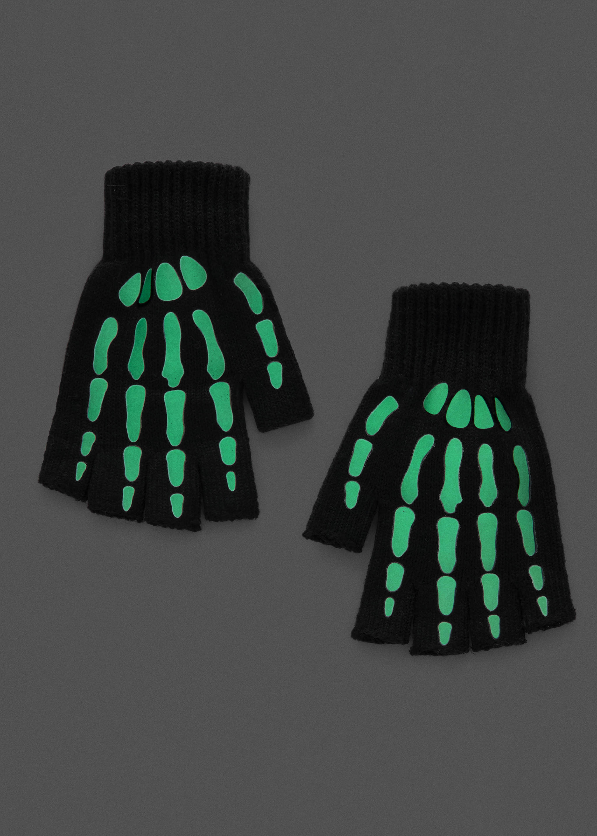 Skeleton mittens - Details of the article 1