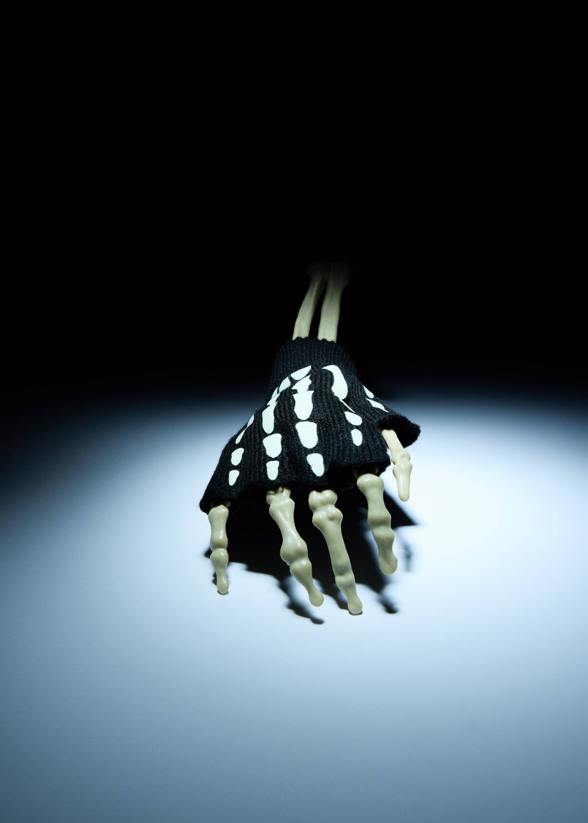 Skeleton mittens - Details of the article 5