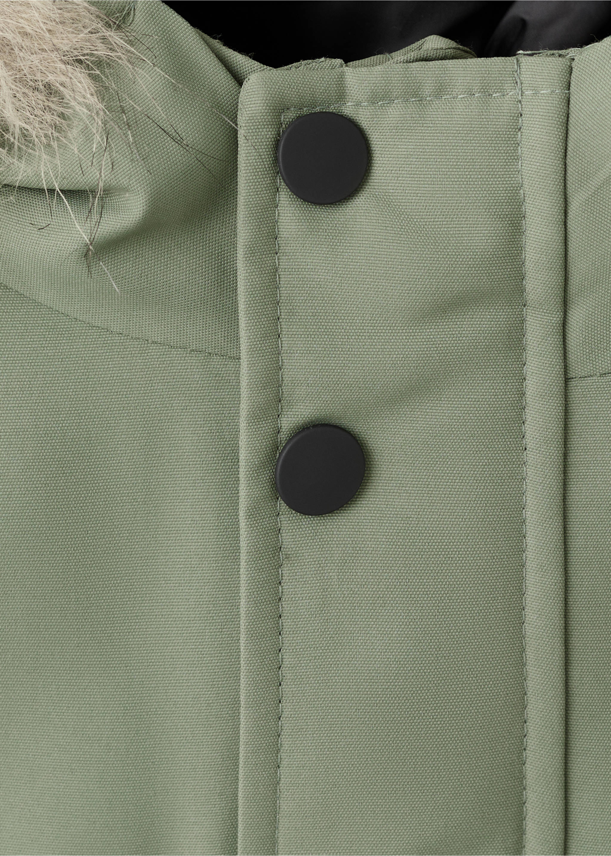 Anorak capucha pelo - Detalle del artículo 8, Verde. Ref: 17087763-00.