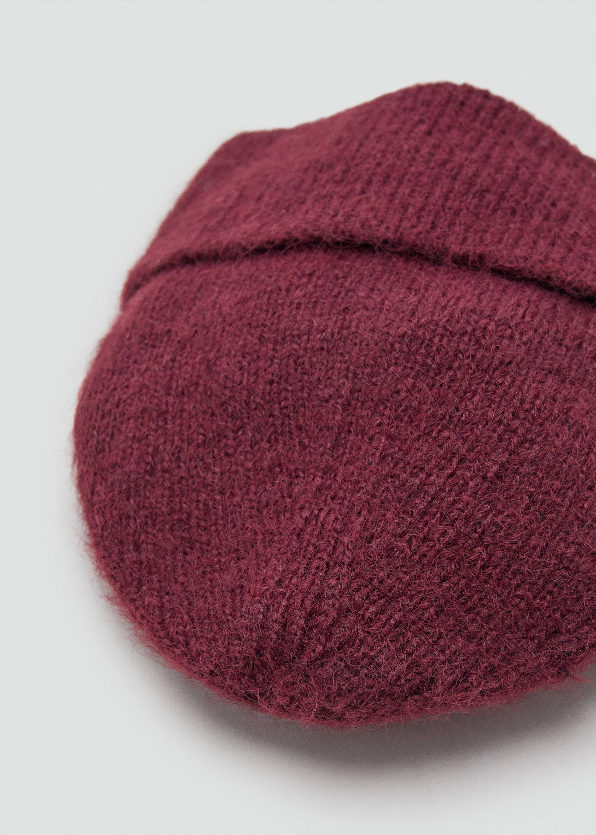 Rib-knit cap - Details of the article 1, Burgundy. Ref: 17087764-00.