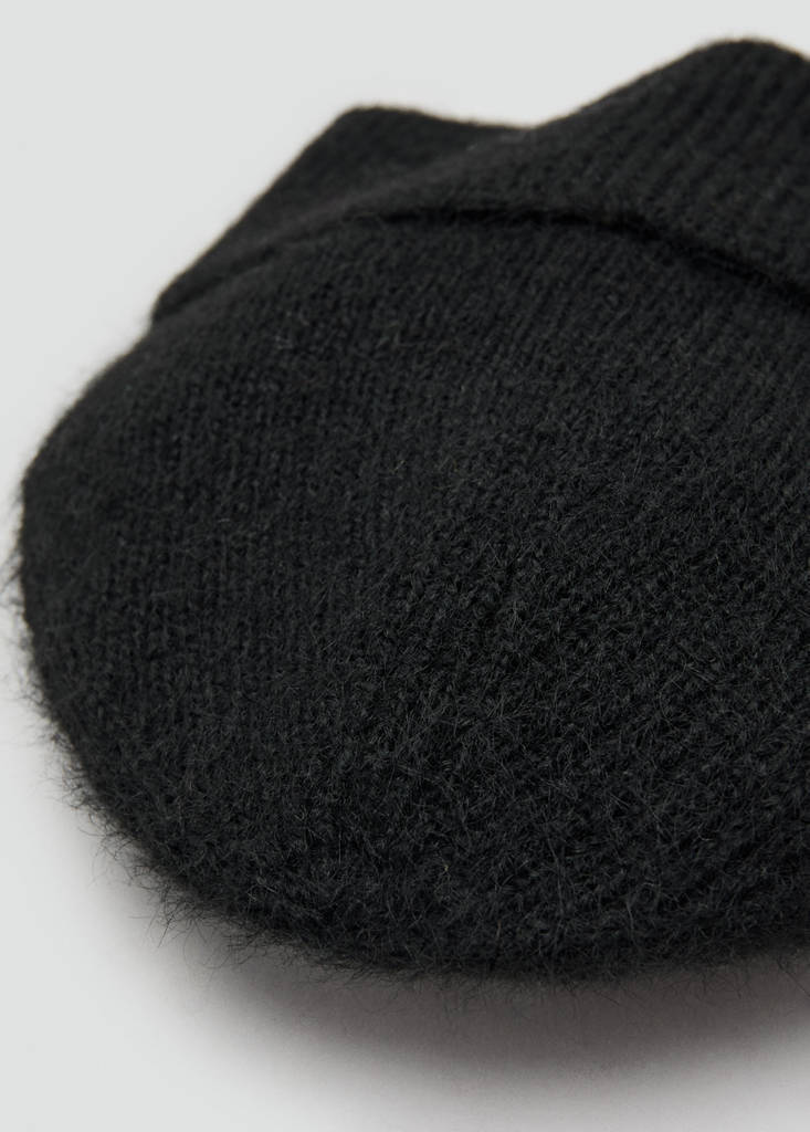 Rib-knit cap — Black