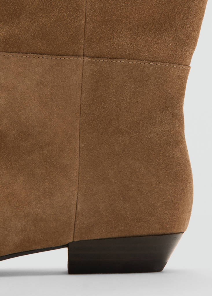 High-leg suede boots — Sand