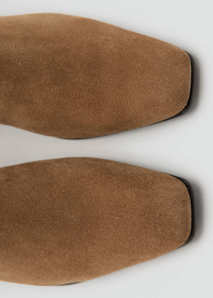 High-leg suede boots — Sand