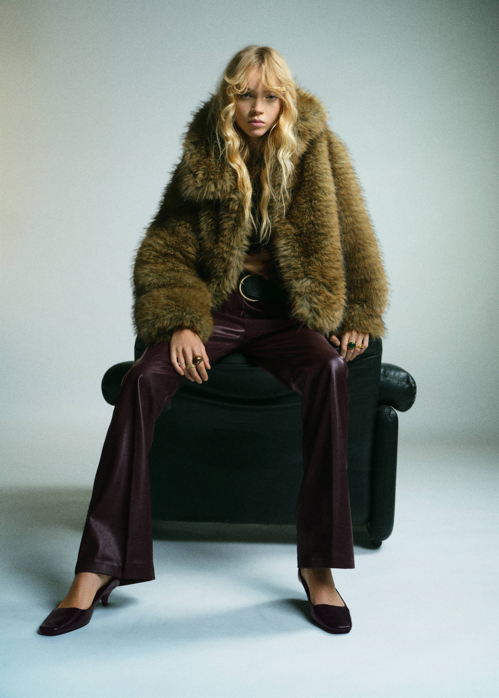 Kitten-heeled shoes with ankle strap - General plane