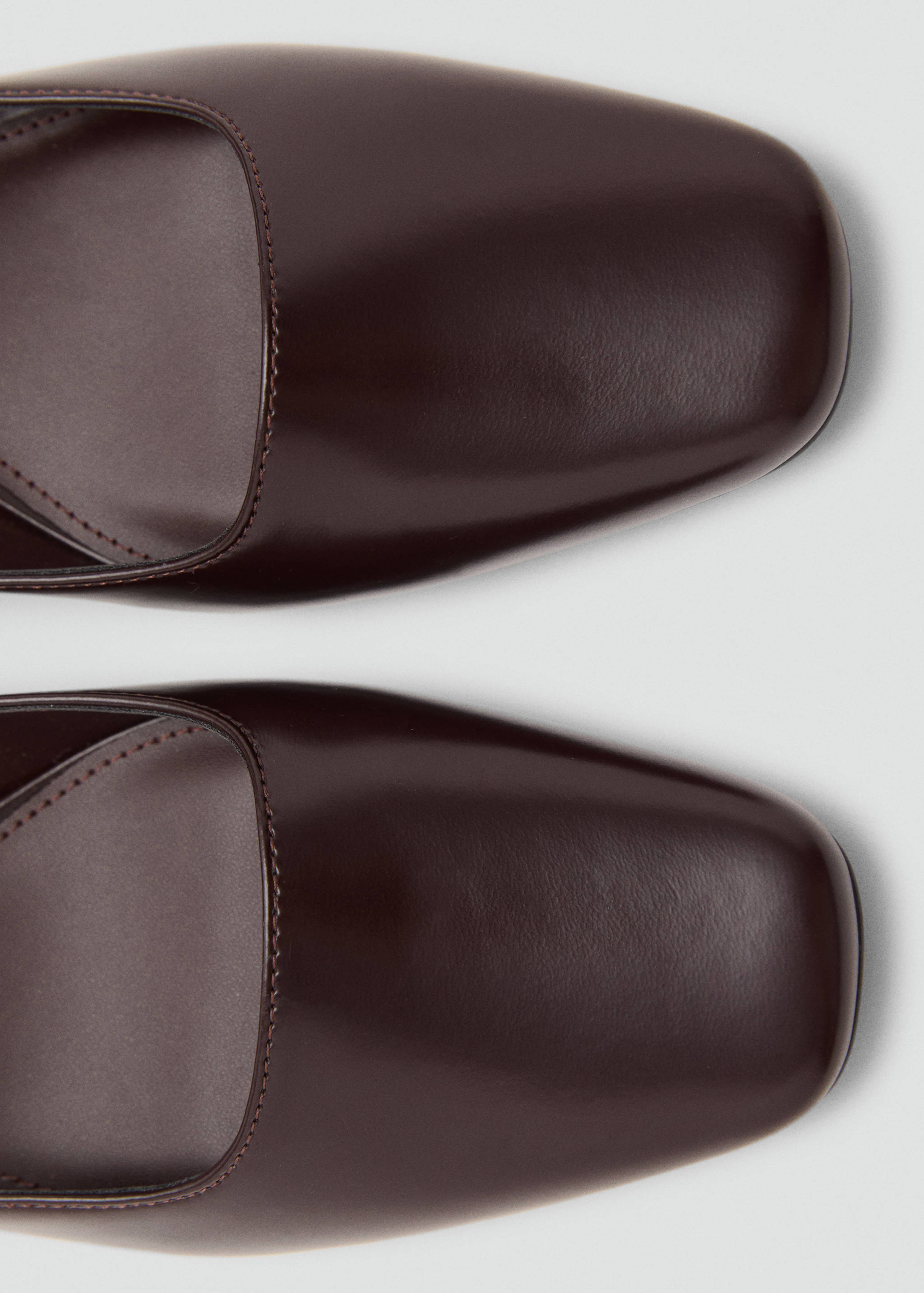 Kitten-heeled shoes with ankle strap - Details of the article 2