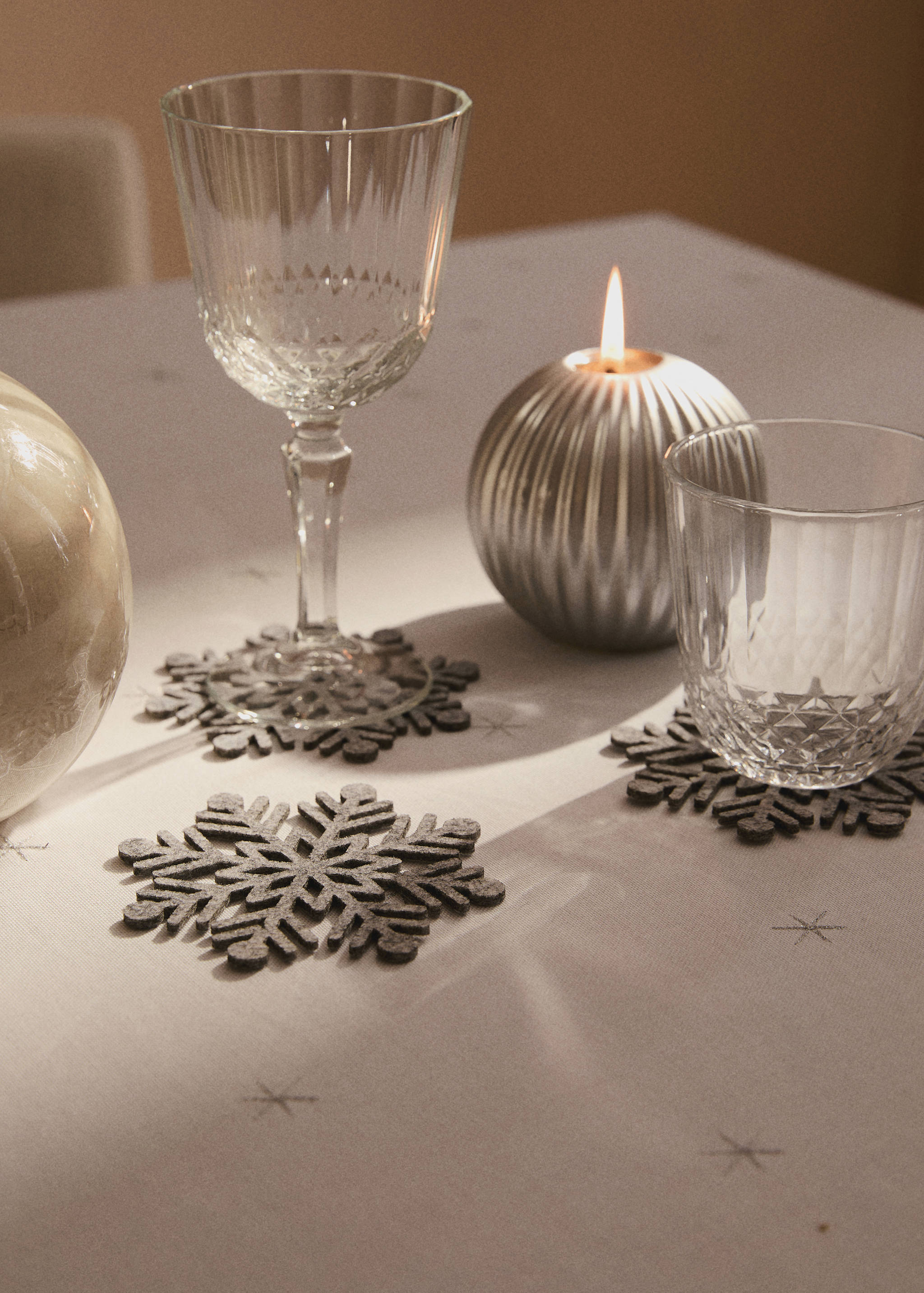 Glasunderlägg i filt med snöflingor 6 st - Allmän bild