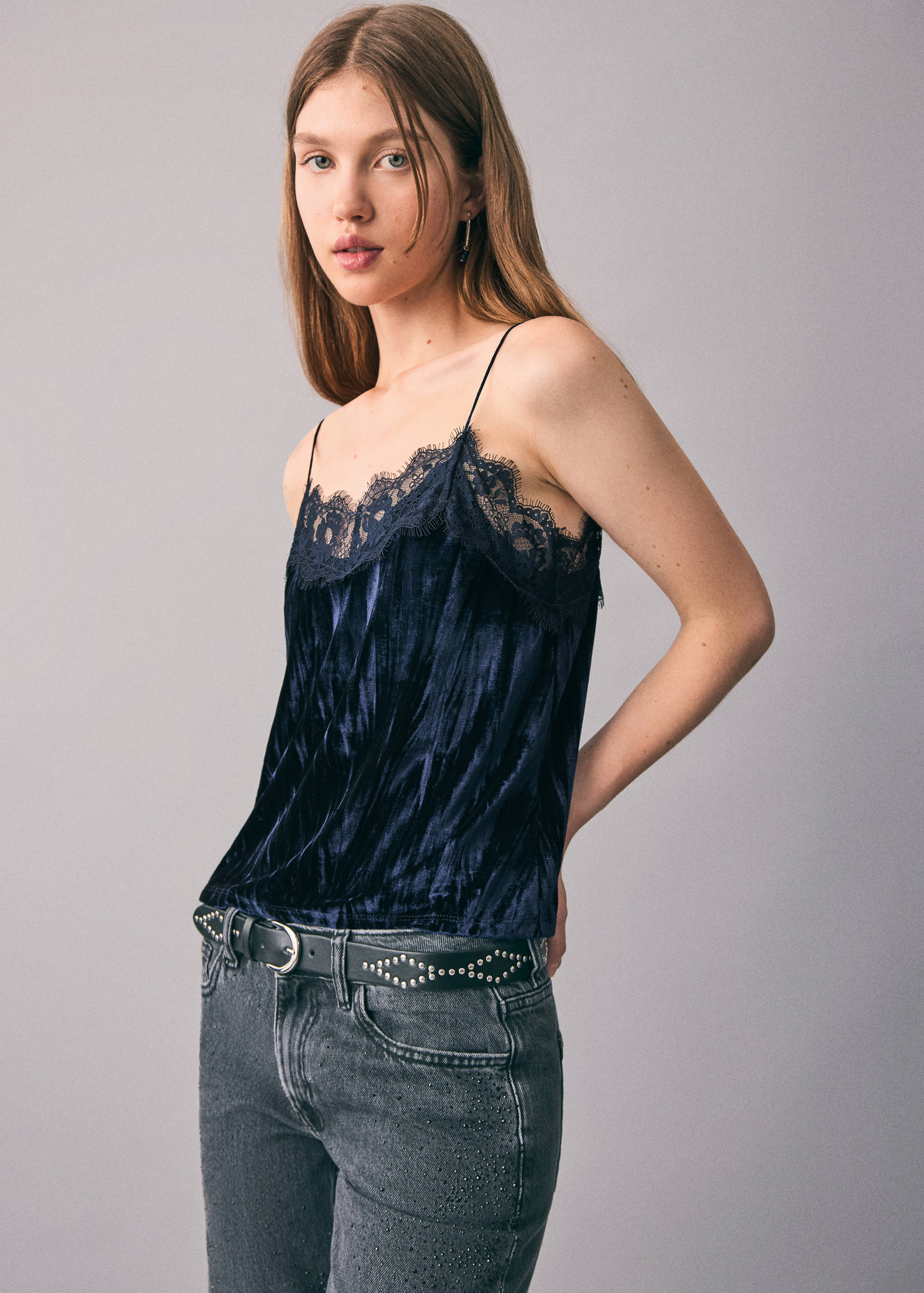 Top de veludo e renda - Plano médio