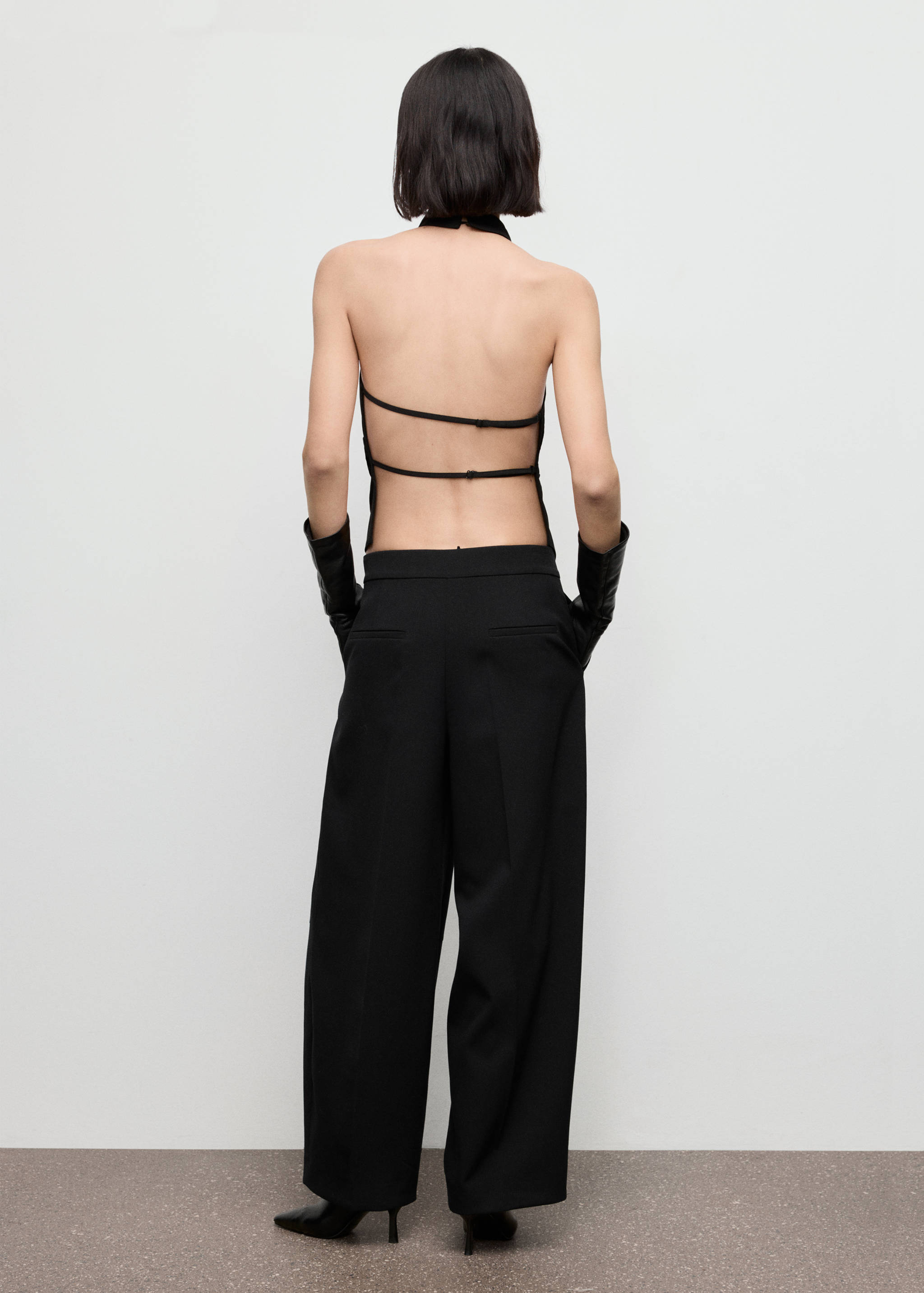 Neckholder-Top mit offenem Rücken - Rückseite des Artikels