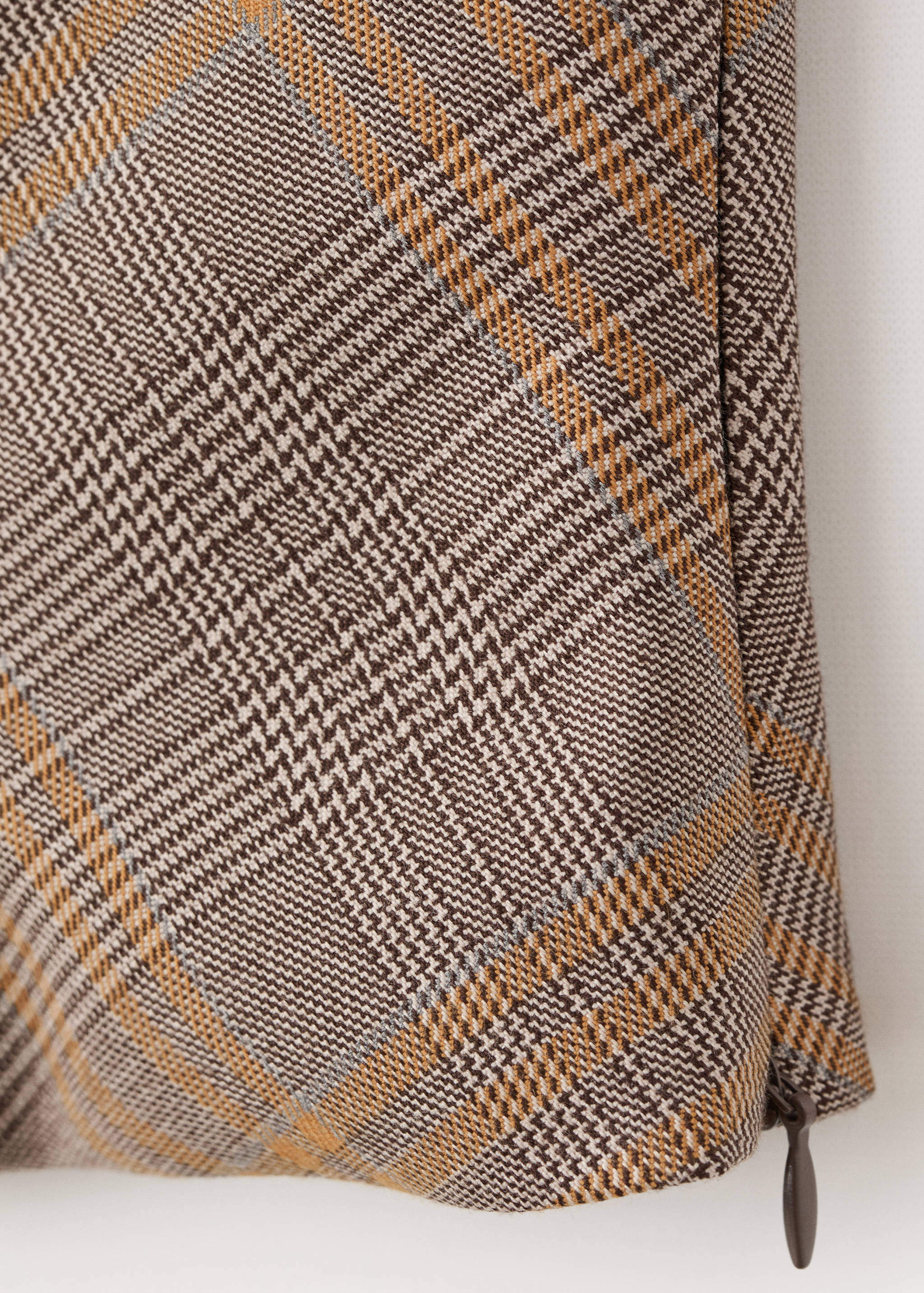 Приталенный топ в клетку - Деталь изделия 0