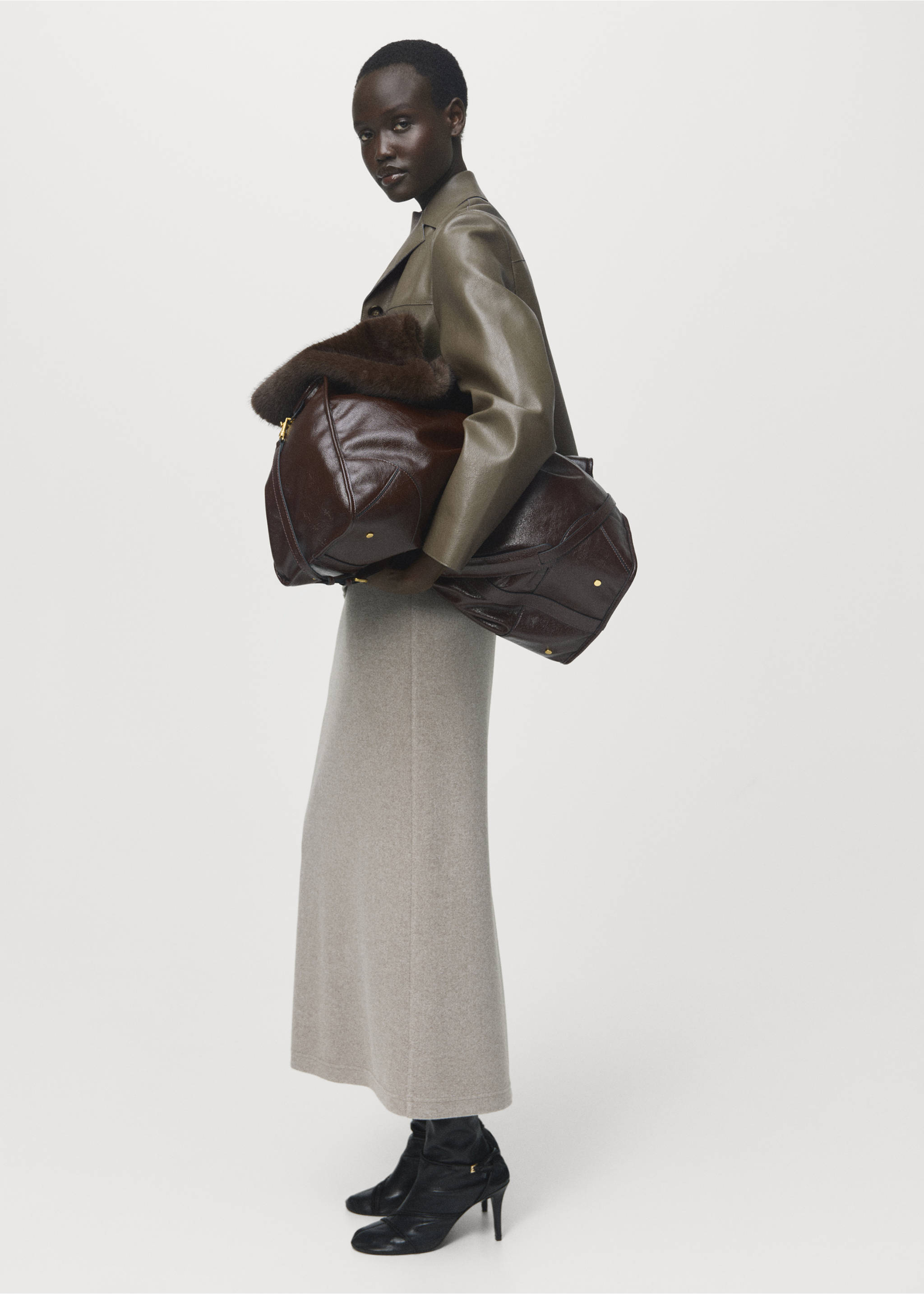 Long skirt with elastic waist - General plane, Medium Brown. Ref: 17087802-00.