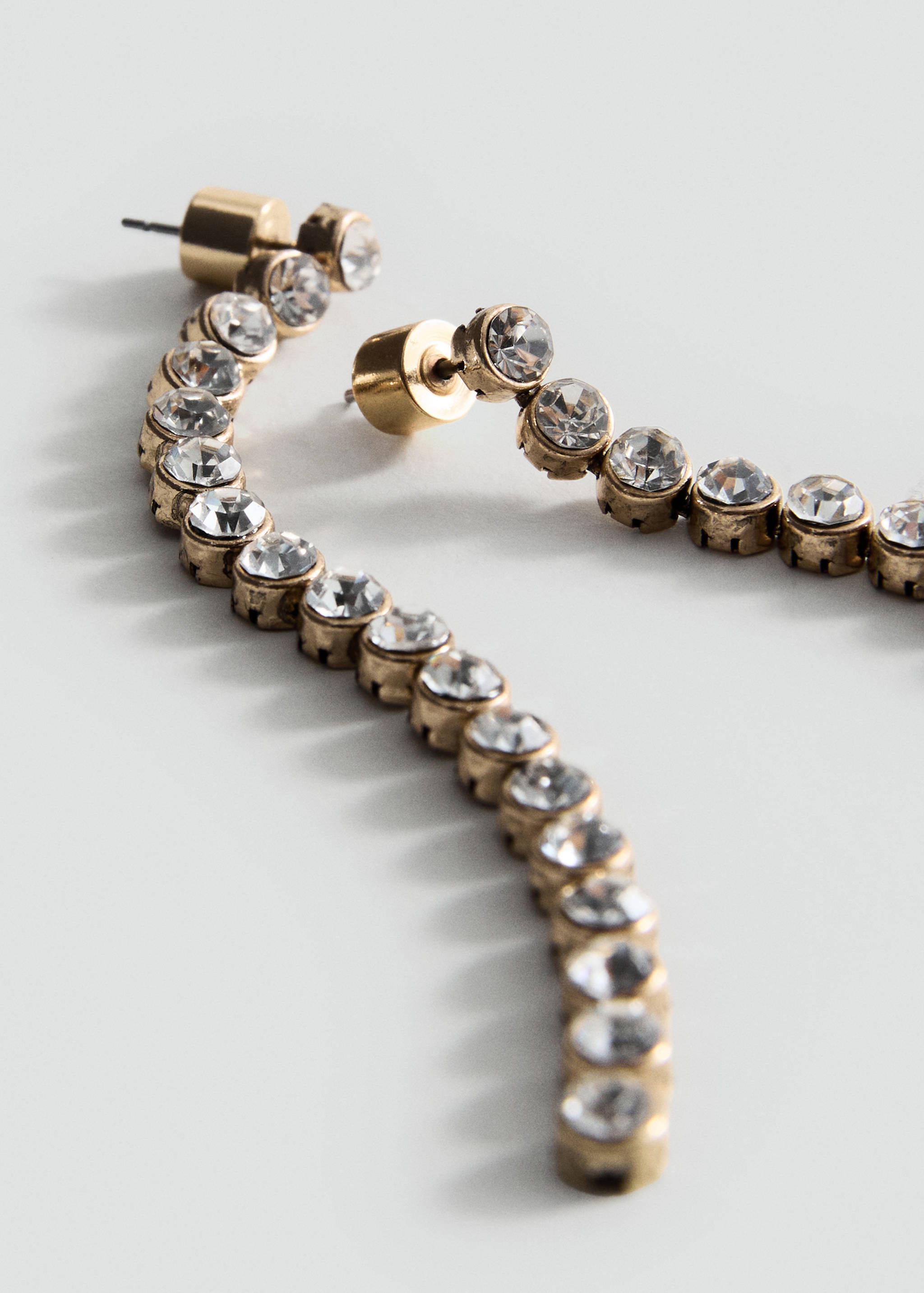 Boucles d'oreilles pendantes cristaux - Plan moyen