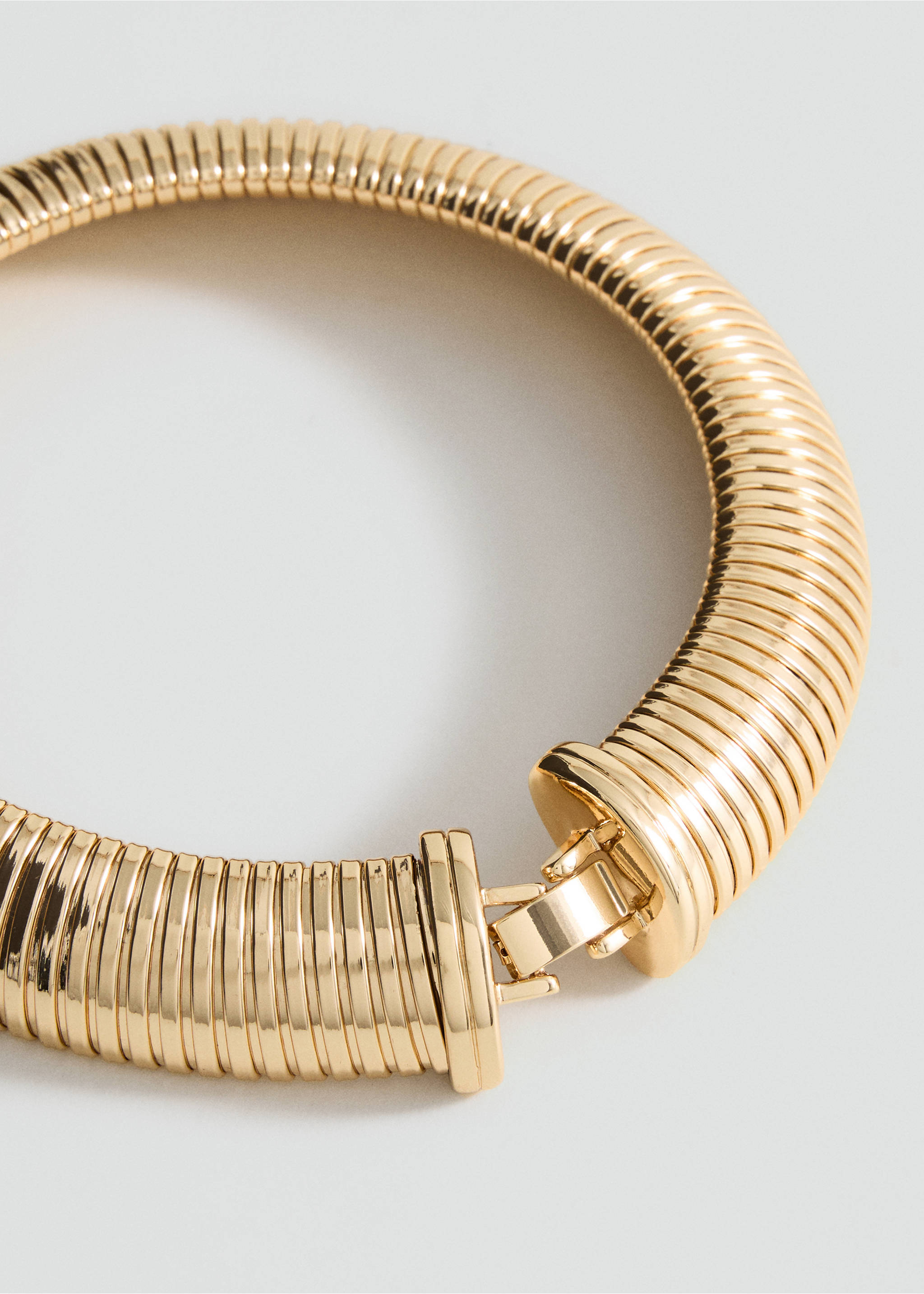 Collar choker metálico - Plano medio, Oro. Ref: 17087807-00.