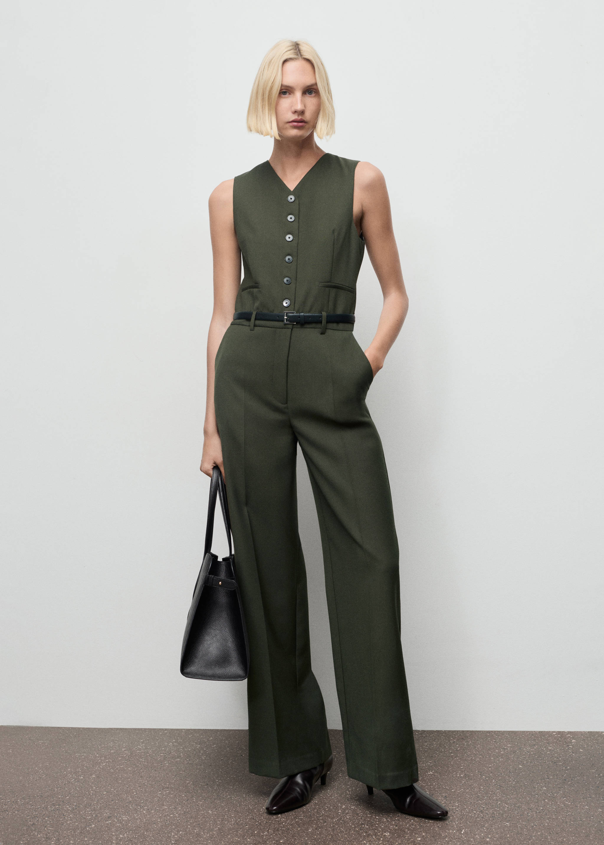 Suit-style jumpsuit with suit - General plane