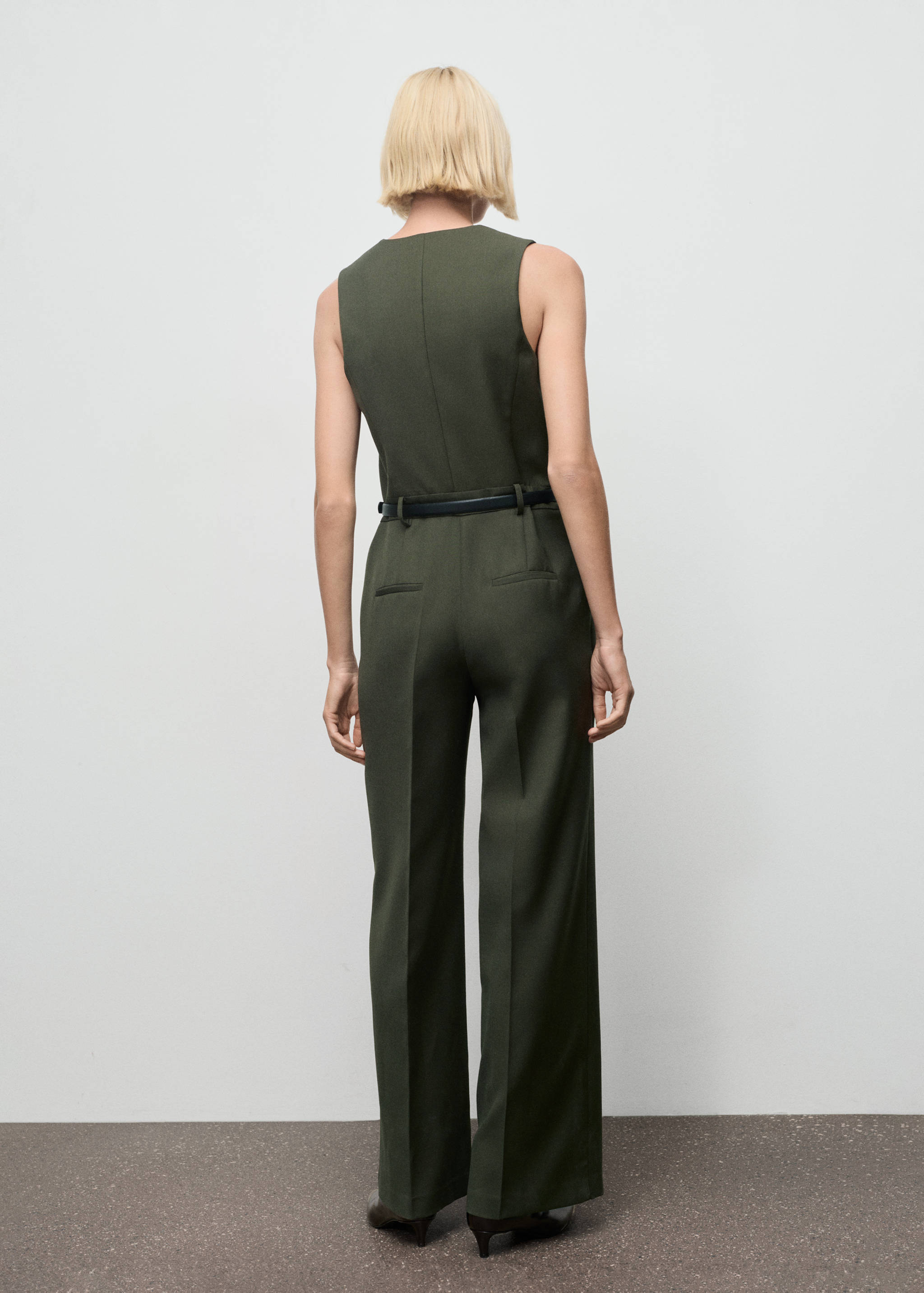 Suit-style jumpsuit with suit - Reverse of the article