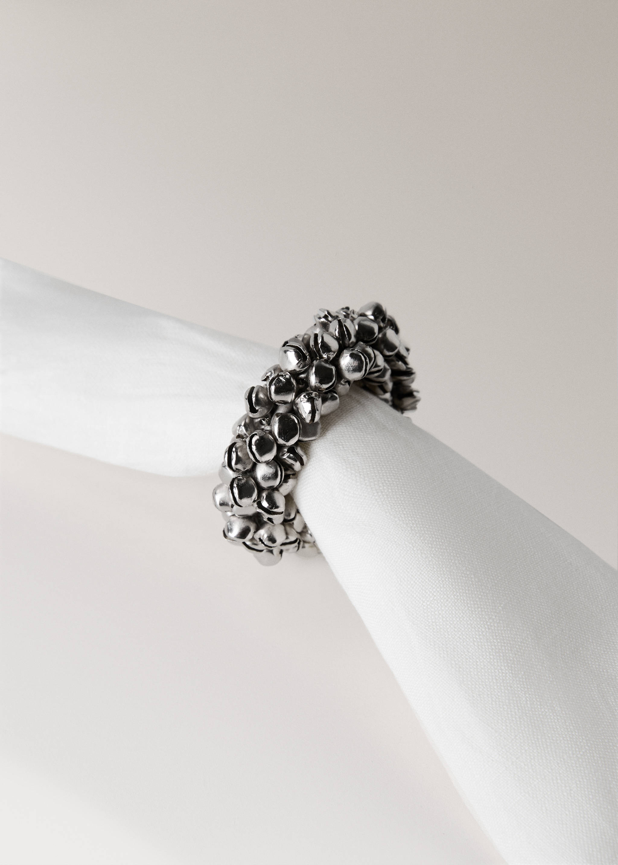 Napkin rings with bell ornaments - Details of the article 2
