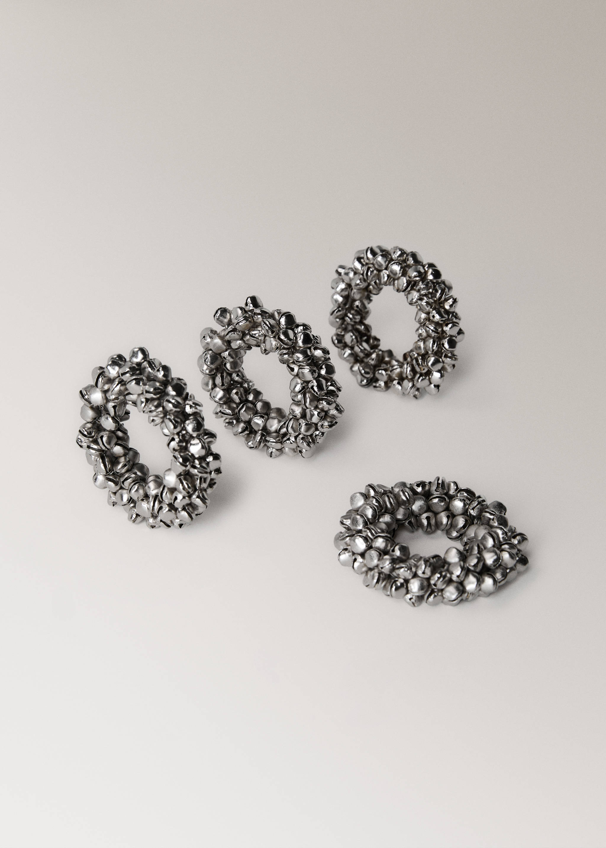 Napkin rings with bell ornaments - Details of the article 3