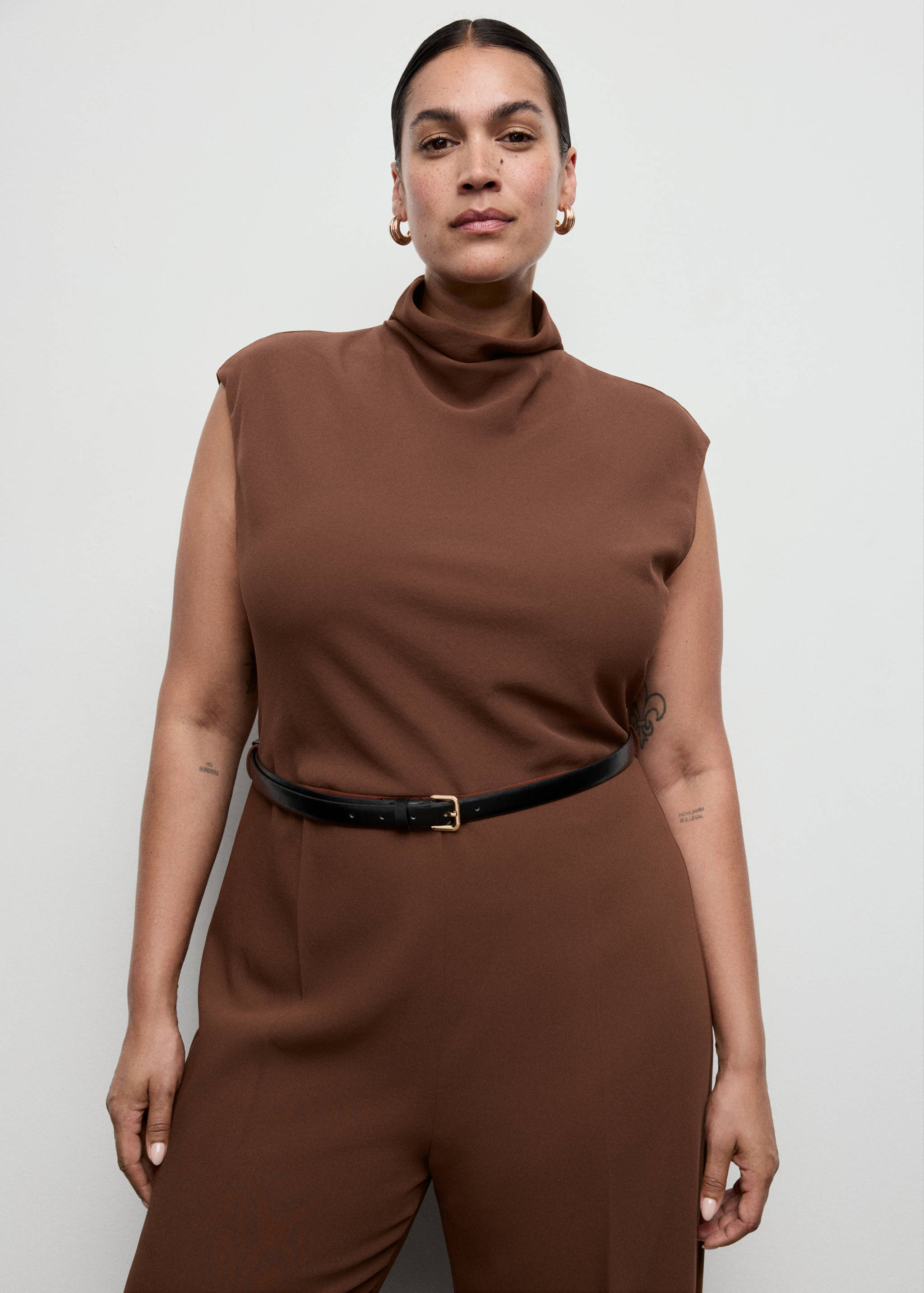 Jumpsuit with draped neck and belt - Details of the article 4