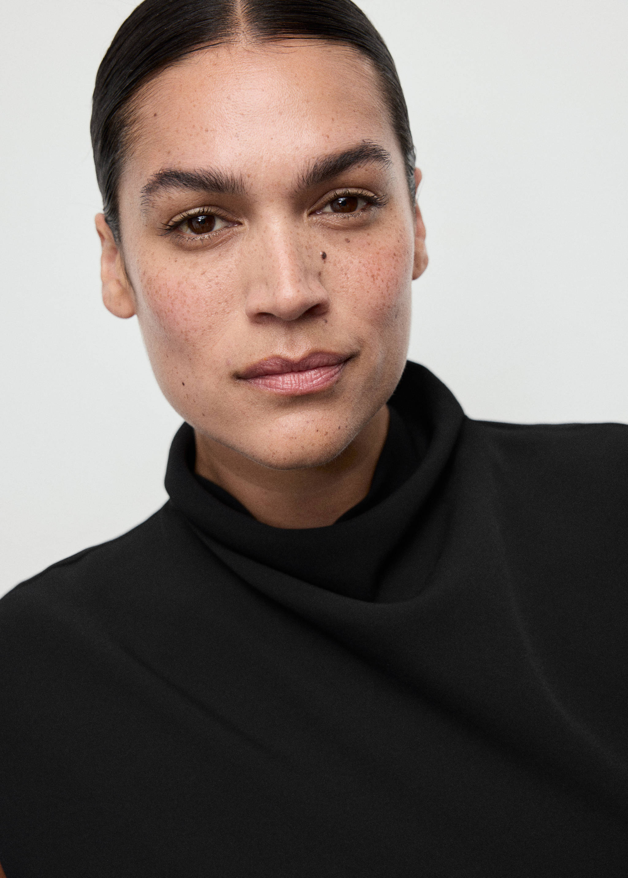 Jumpsuit with draped neck and belt - Details of the article 4